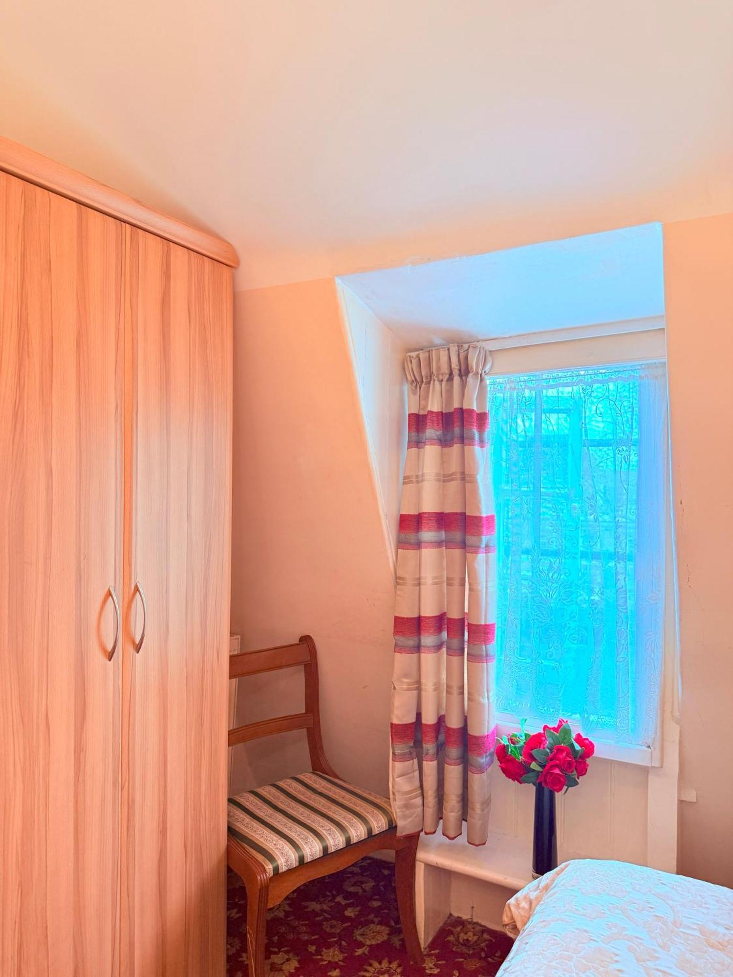 Albro House 2*