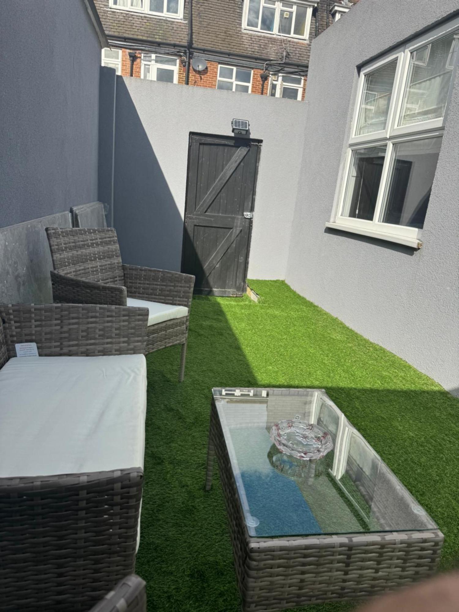 Newly Built Modern House With Free Parking Apartamento *