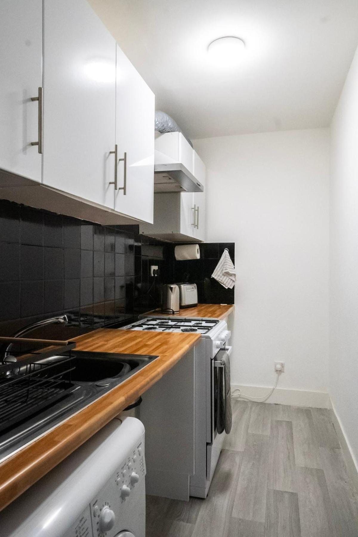 Bright 2-bed Flat With Skylight Attic *