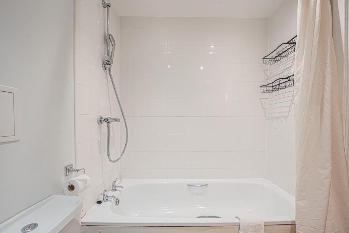 Stylish Spacious 3 Bed 5min Walk From Station Apartamento