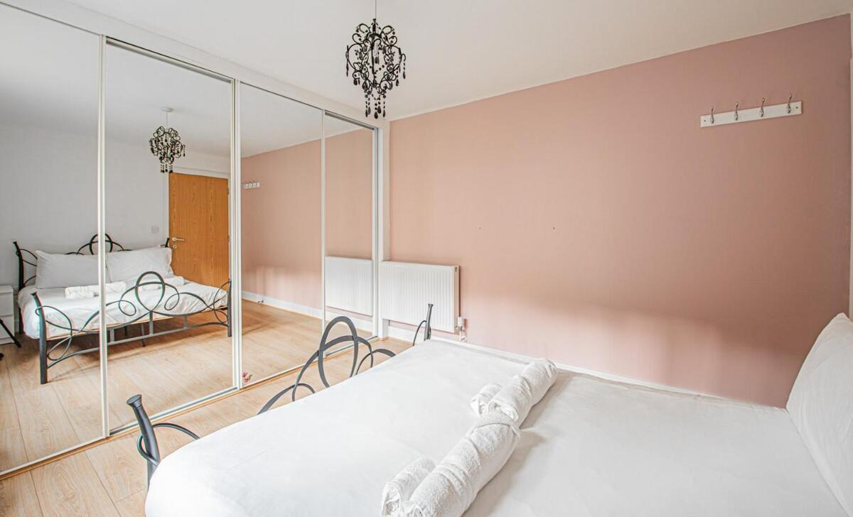 Stylish Spacious 3 Bed 5min Walk From Station Apartamento *