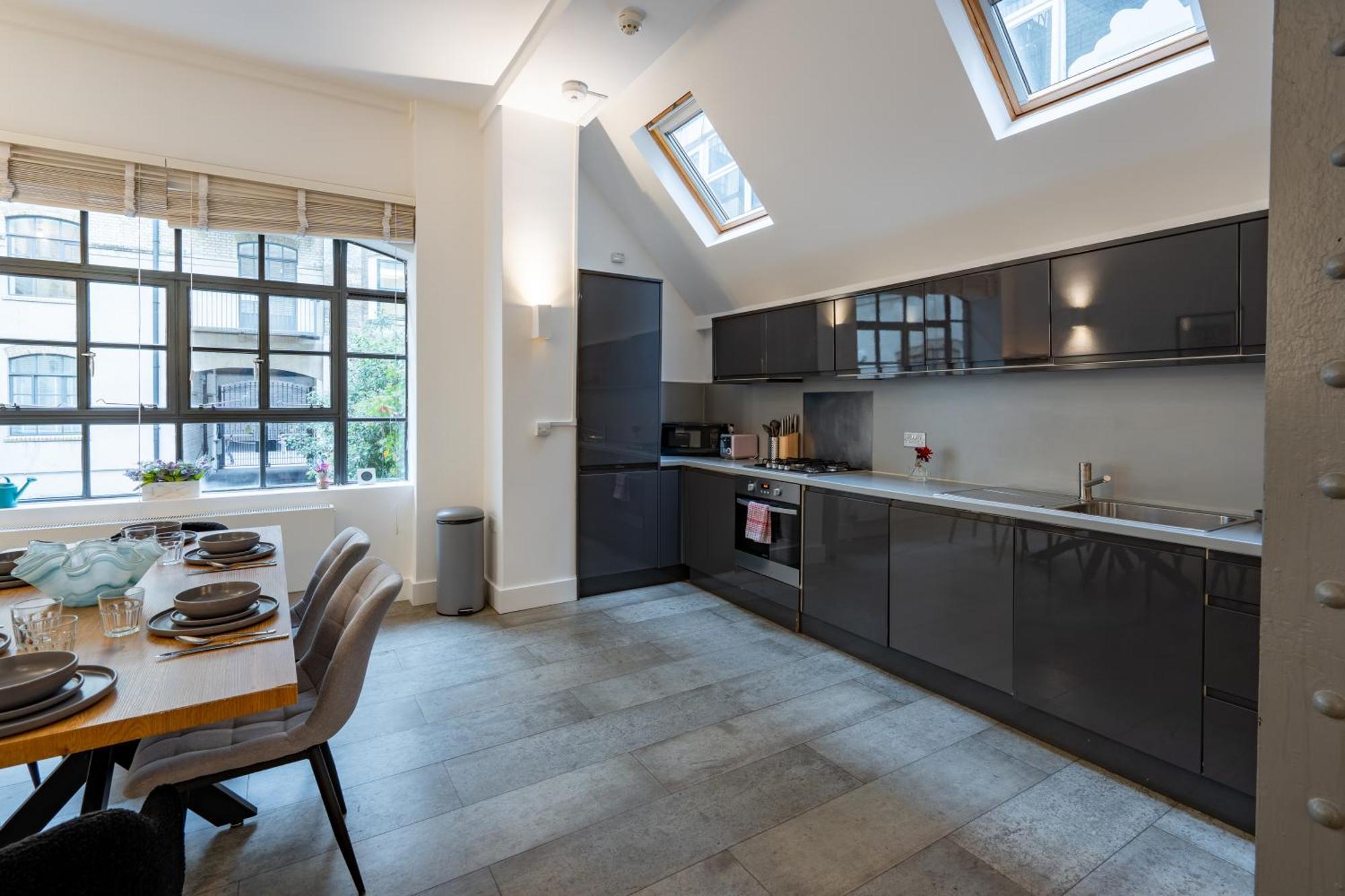 Stylish 3br Duplex In Vibrant Clerkenwell * London