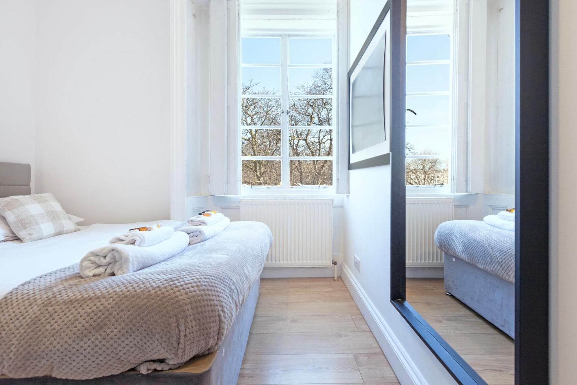 Luxury 2 Bedroom Flat In Royal Crescent Leilighet London