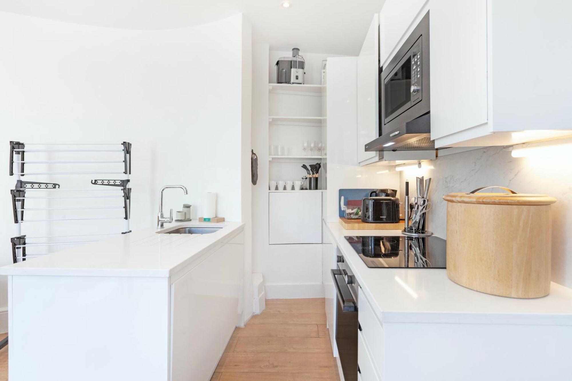 Luxury 2 Bedroom Flat In Royal Crescent Leilighet London