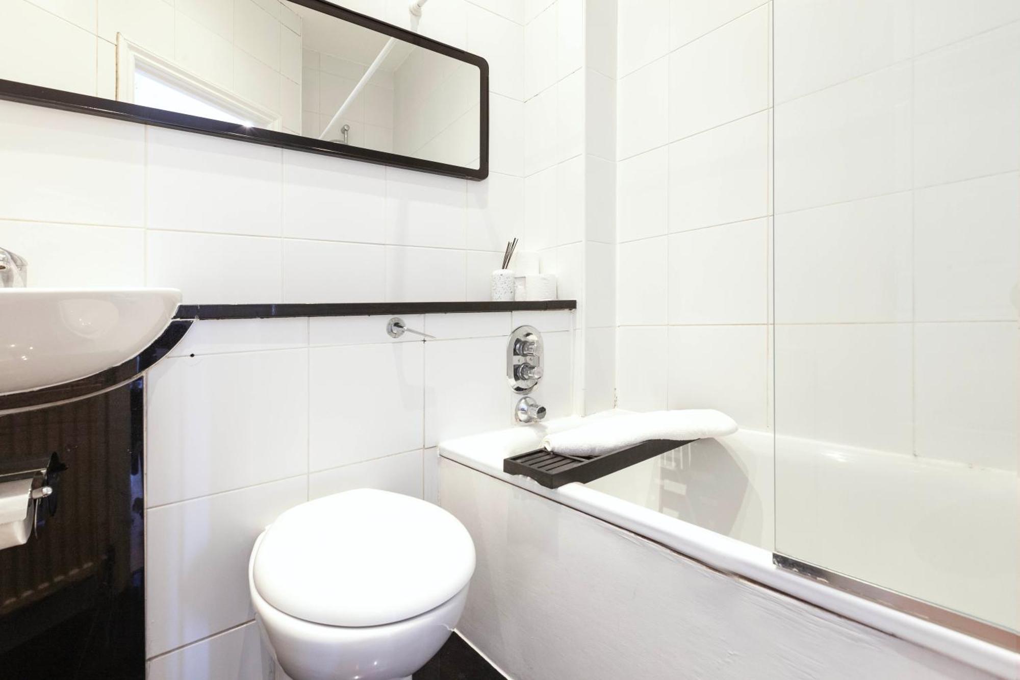 Luxury 2 Bedroom Flat In Royal Crescent Apartment