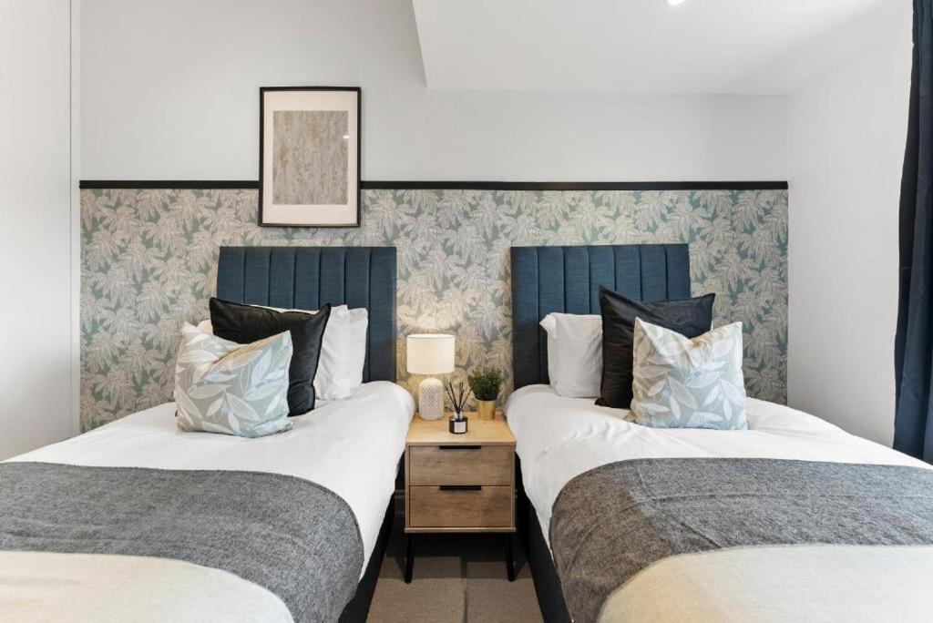 Apartment Peaceful Retreat With Balcony - Sleeps 9 *