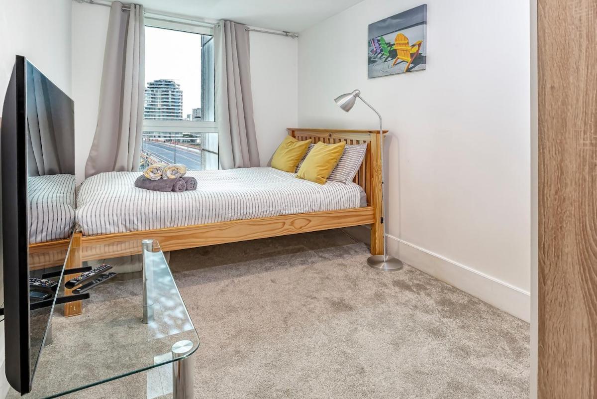 Amazing 2 Bedrooms With River Views For 6 People Apartment London