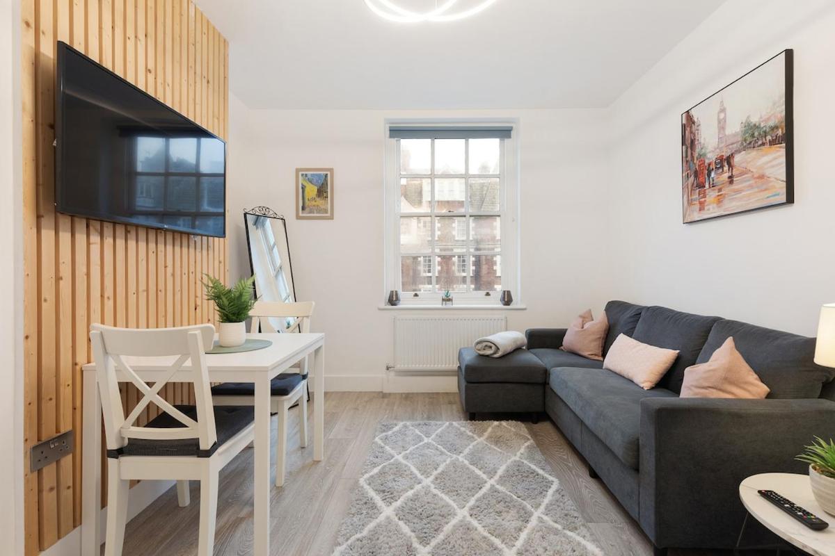 Scott Ellis 1 Apartment