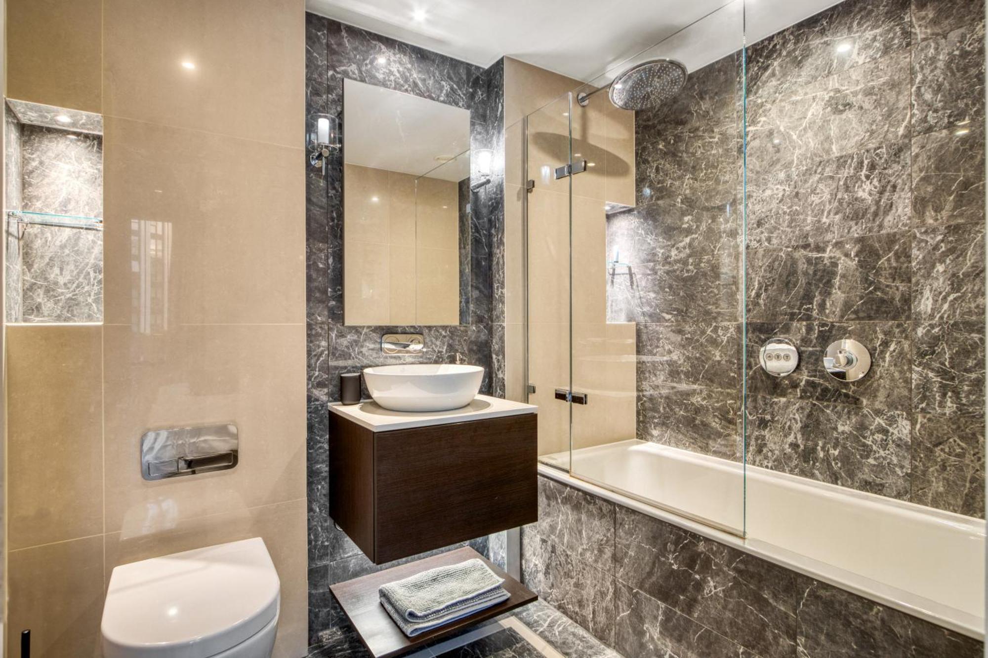 Hyde Park Beauty 2br 2ba Balcony Apartment London
