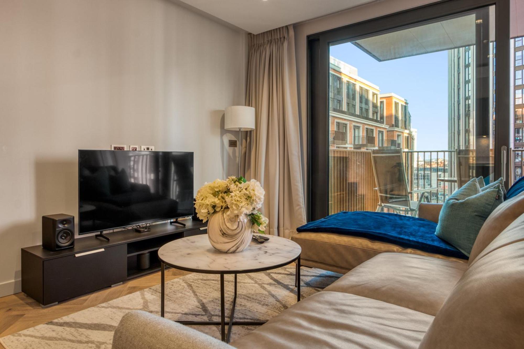 Hyde Park Beauty 2br 2ba Balcony Apartment