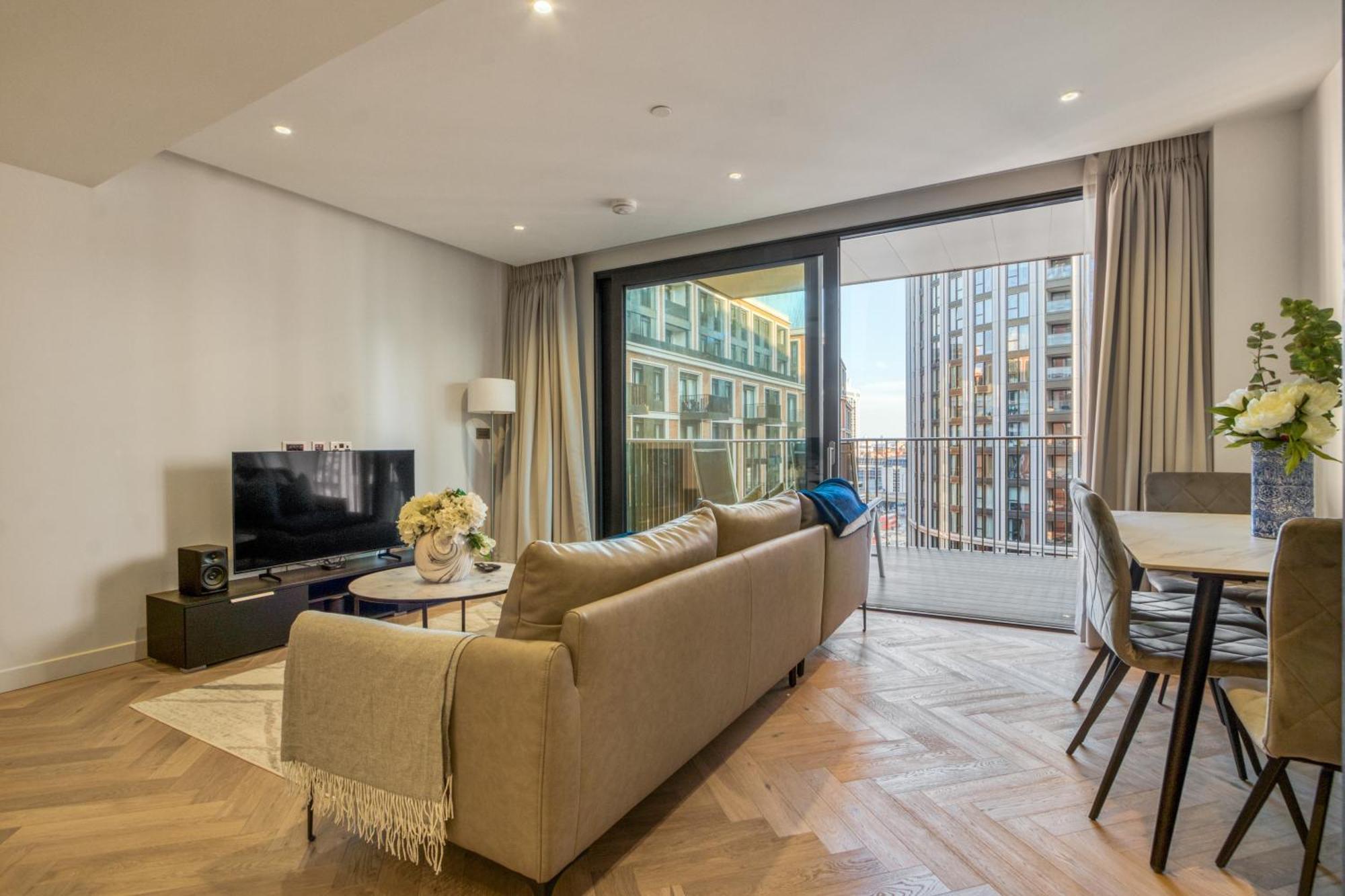 Hyde Park Beauty 2br 2ba Balcony Apartment *