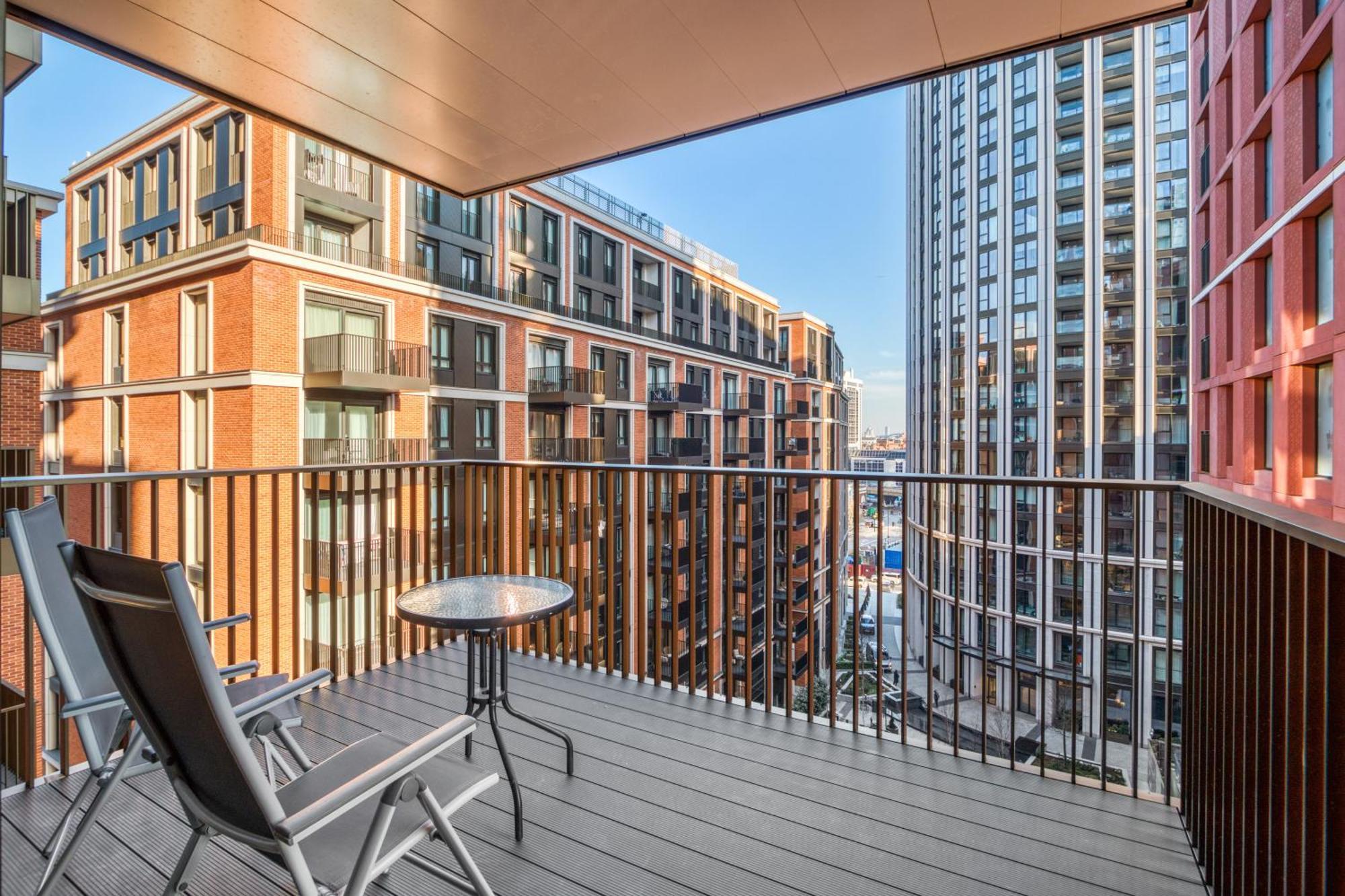 Hyde Park Beauty 2br 2ba Balcony Apartment *