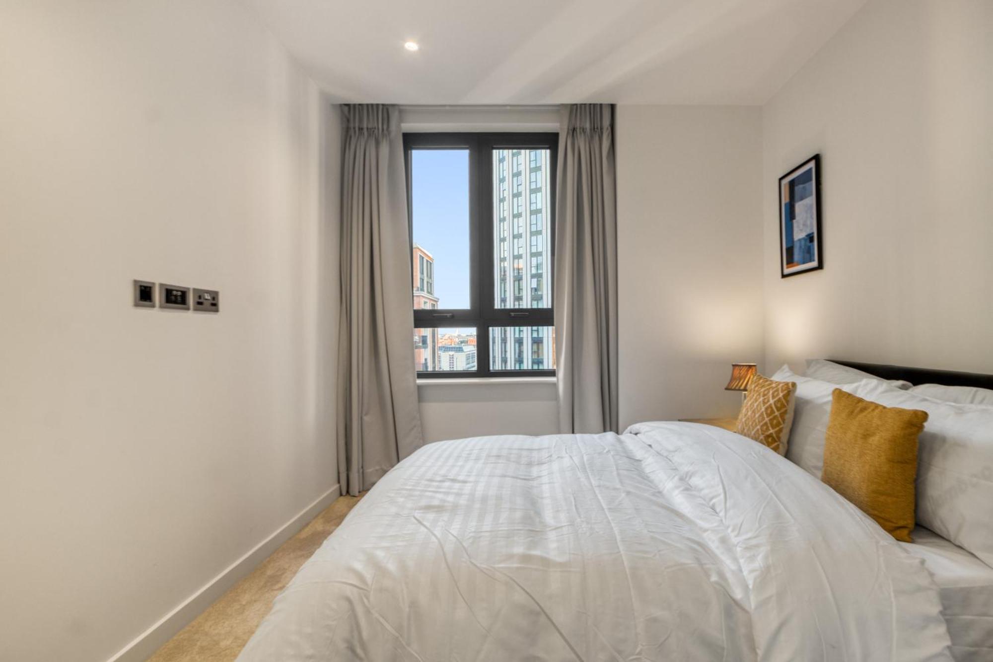 Hyde Park Beauty 2br 2ba Balcony *