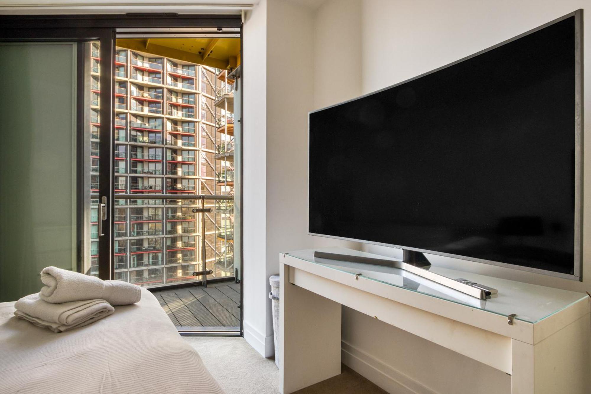 Battersea Power Station 2br 2ba River View Apartment London