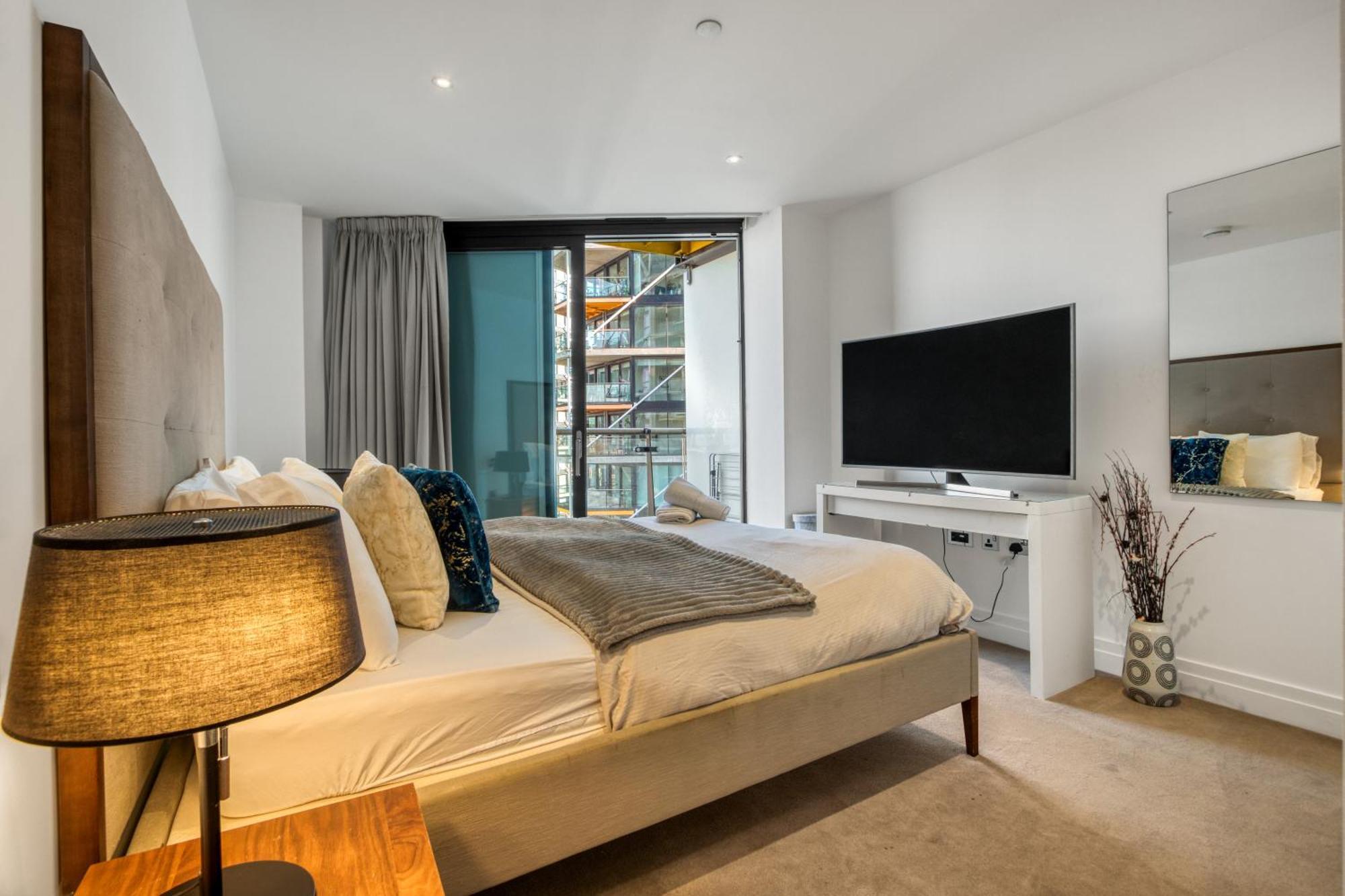 Battersea Power Station 2br 2ba River View Apartment *
