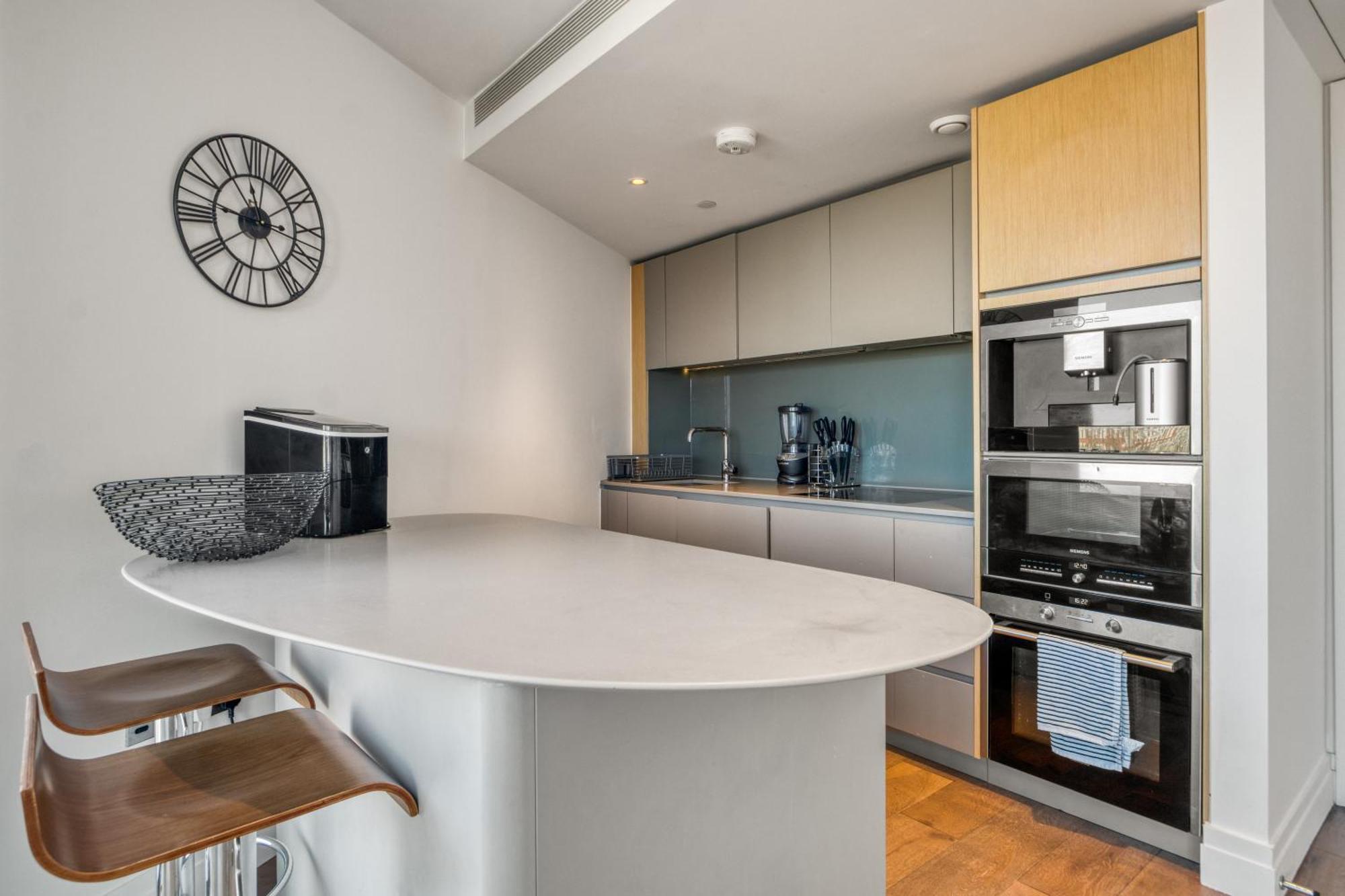 Battersea Power Station 2br 2ba River View * London