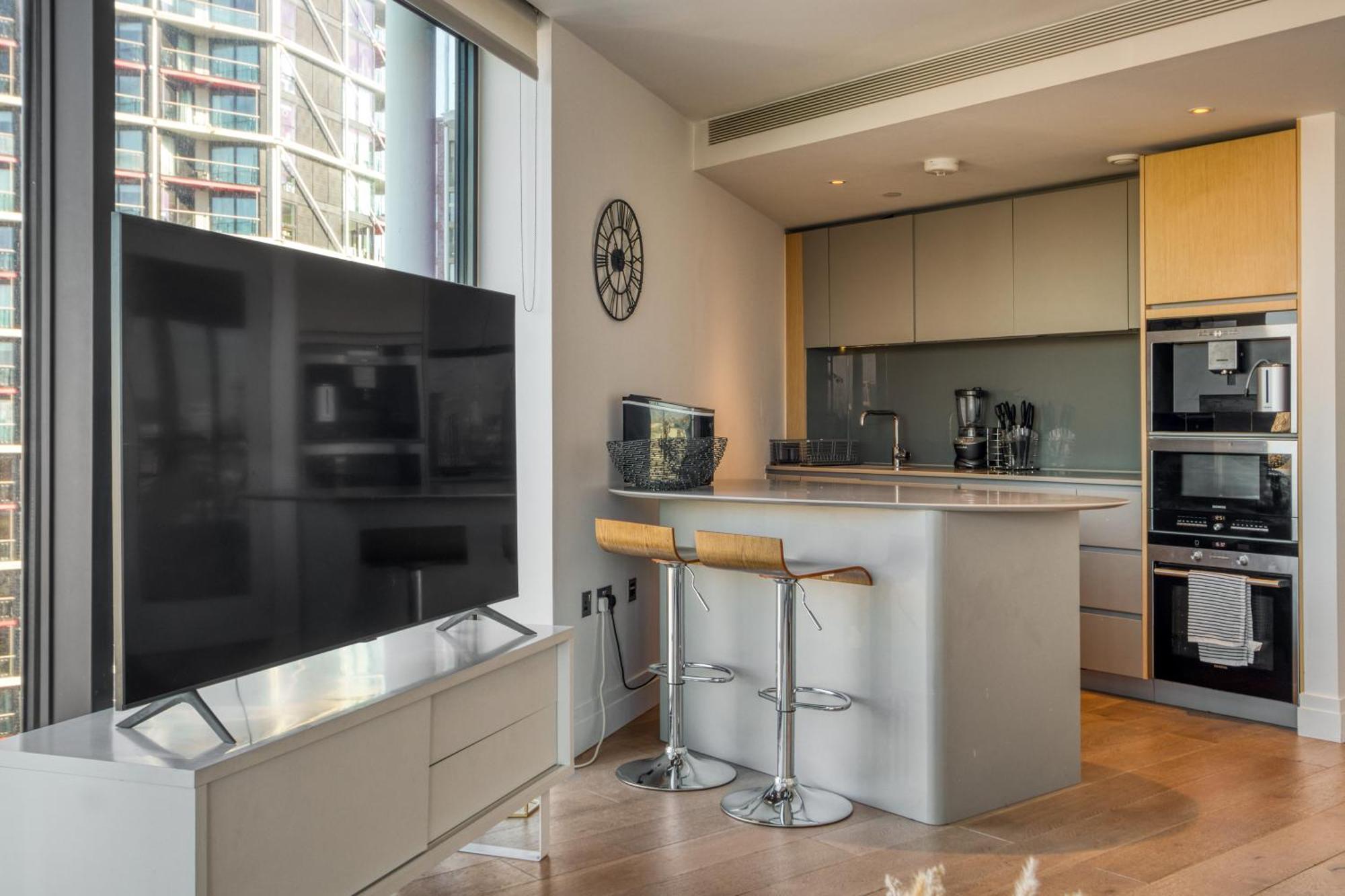 Battersea Power Station 2br 2ba River View Apartment