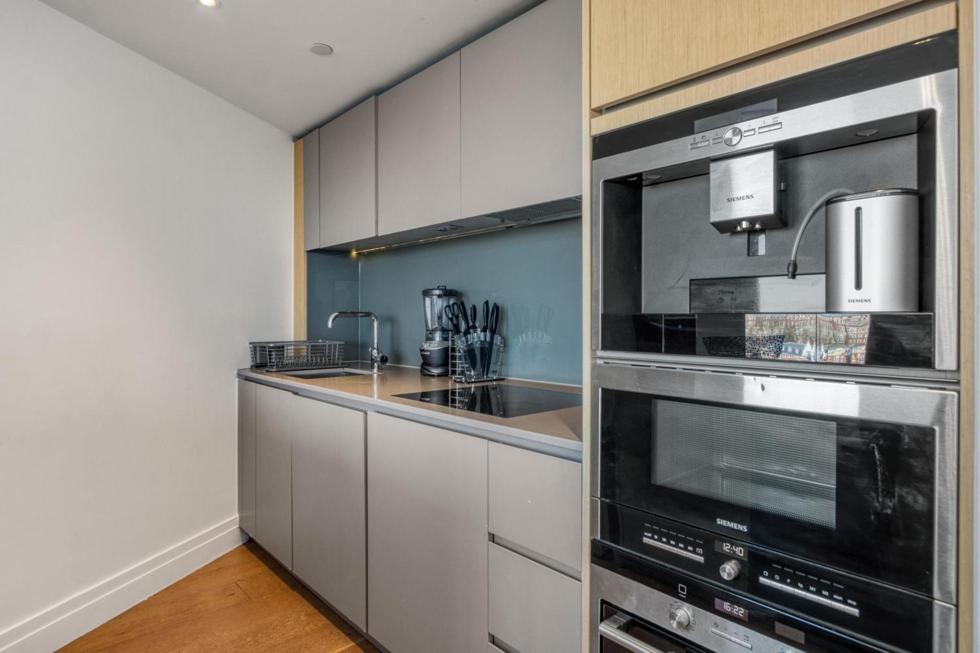 Battersea Power Station 2br 2ba River View Apartment *