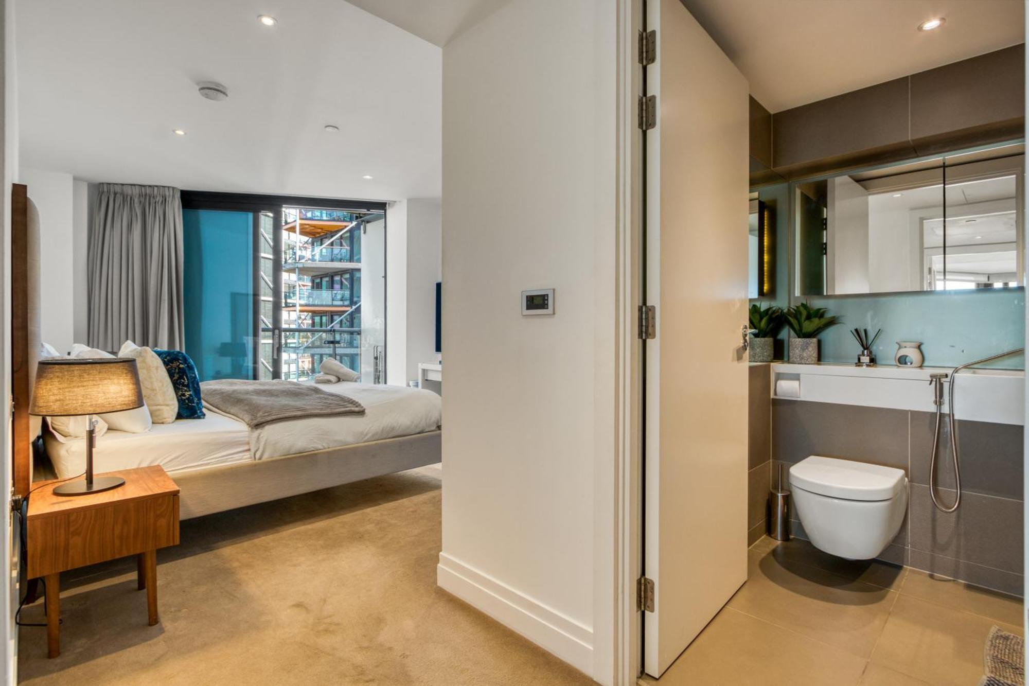 Battersea Power Station 2br 2ba River View Apartment London