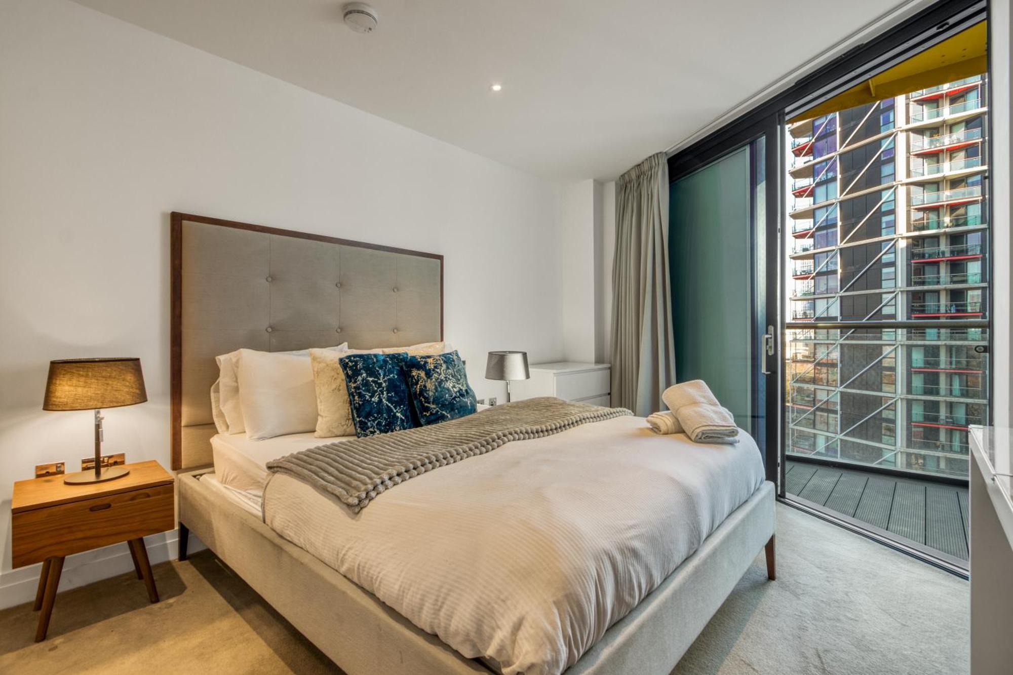 Battersea Power Station 2br 2ba River View Apartment London