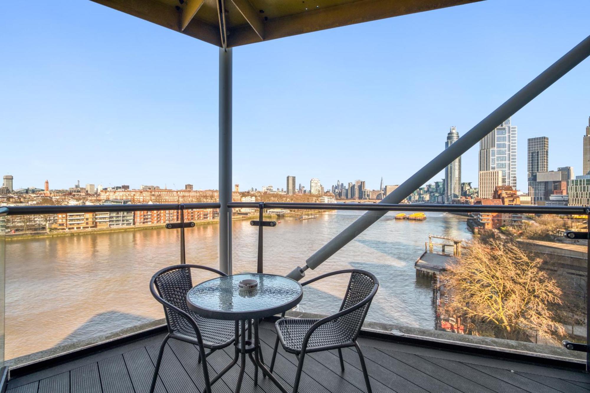 Battersea Power Station 2br 2ba River View Apartment