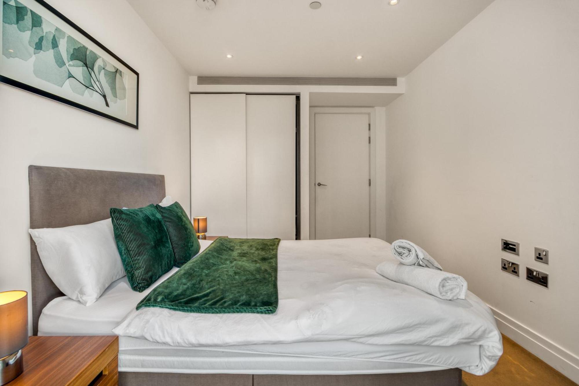 Battersea Power Station 2br 2ba River View Apartment *