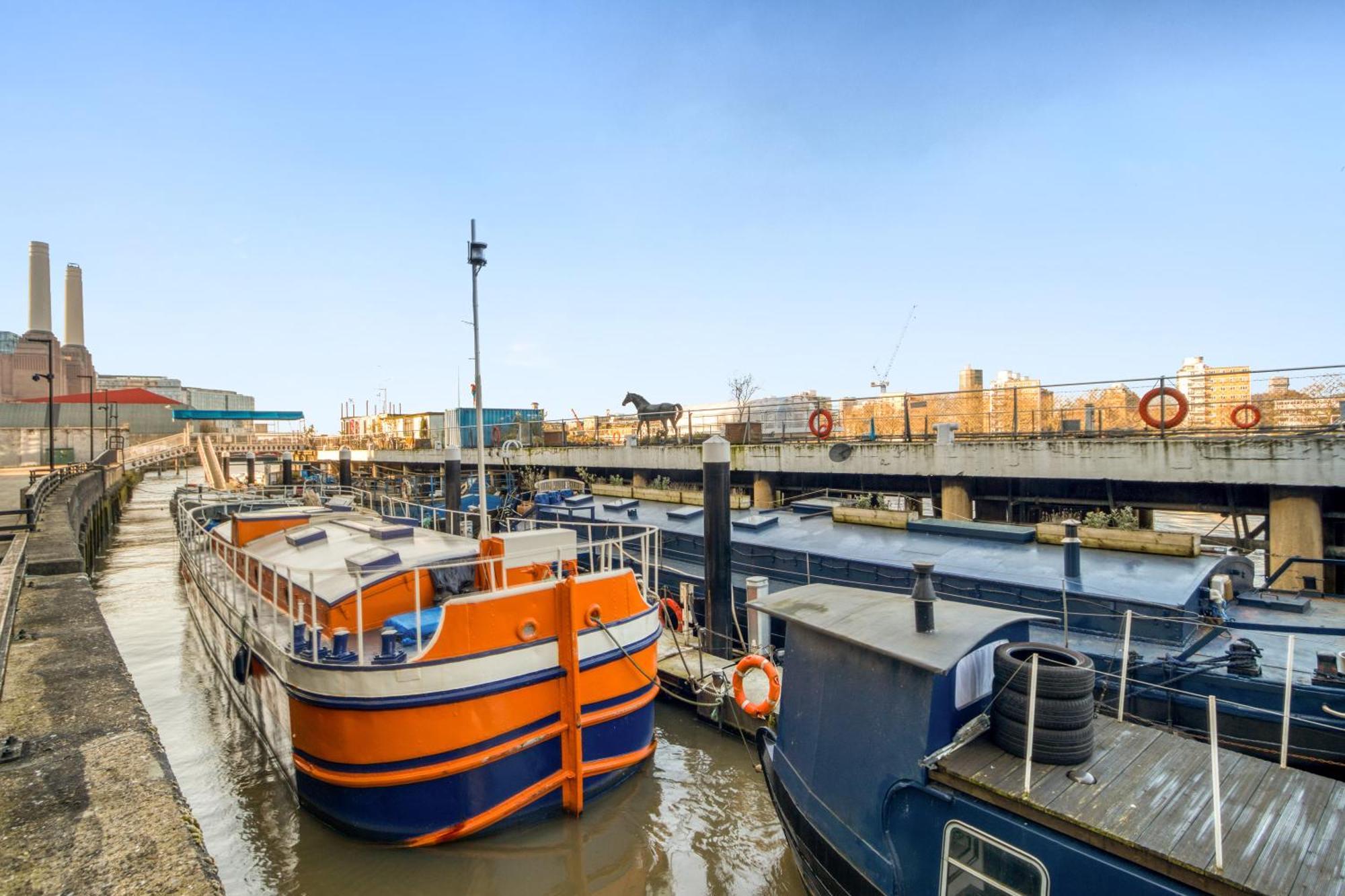 Battersea Power Station 2br 2ba River View