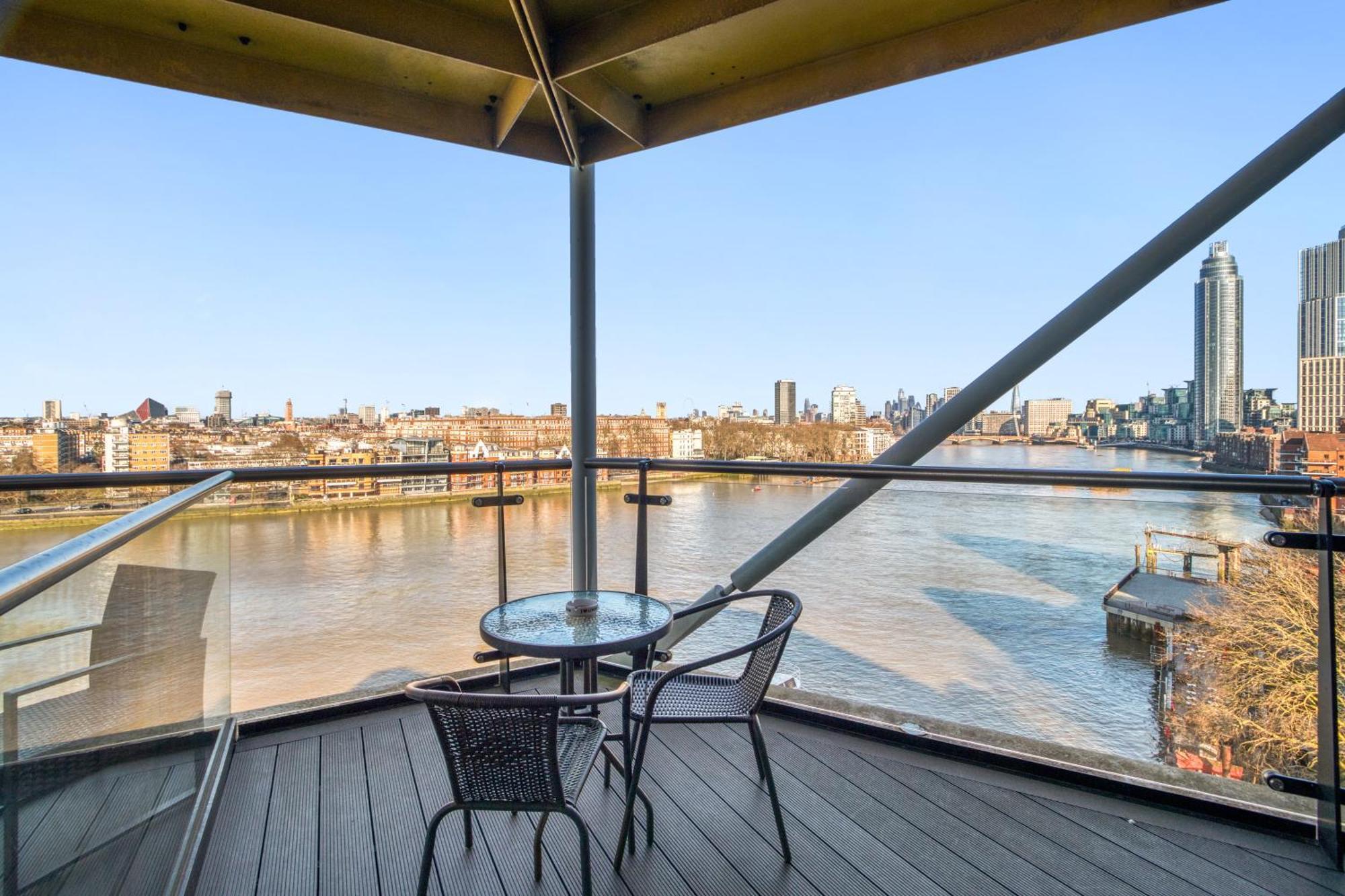 Battersea Power Station 2br 2ba River View Apartment