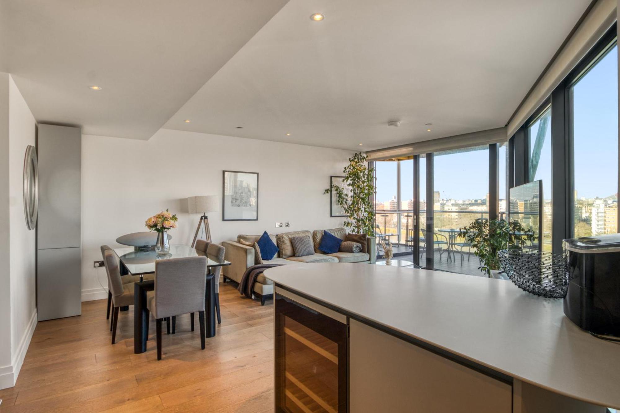 Battersea Power Station 2br 2ba River View Apartment