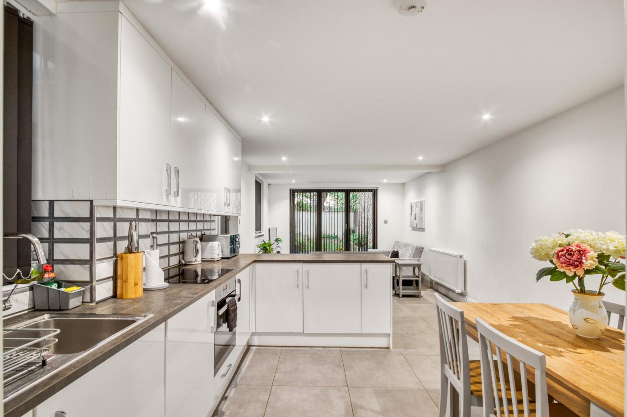 Stylish Beauty Ground Floor 1br 1ba Private Garden Apartment