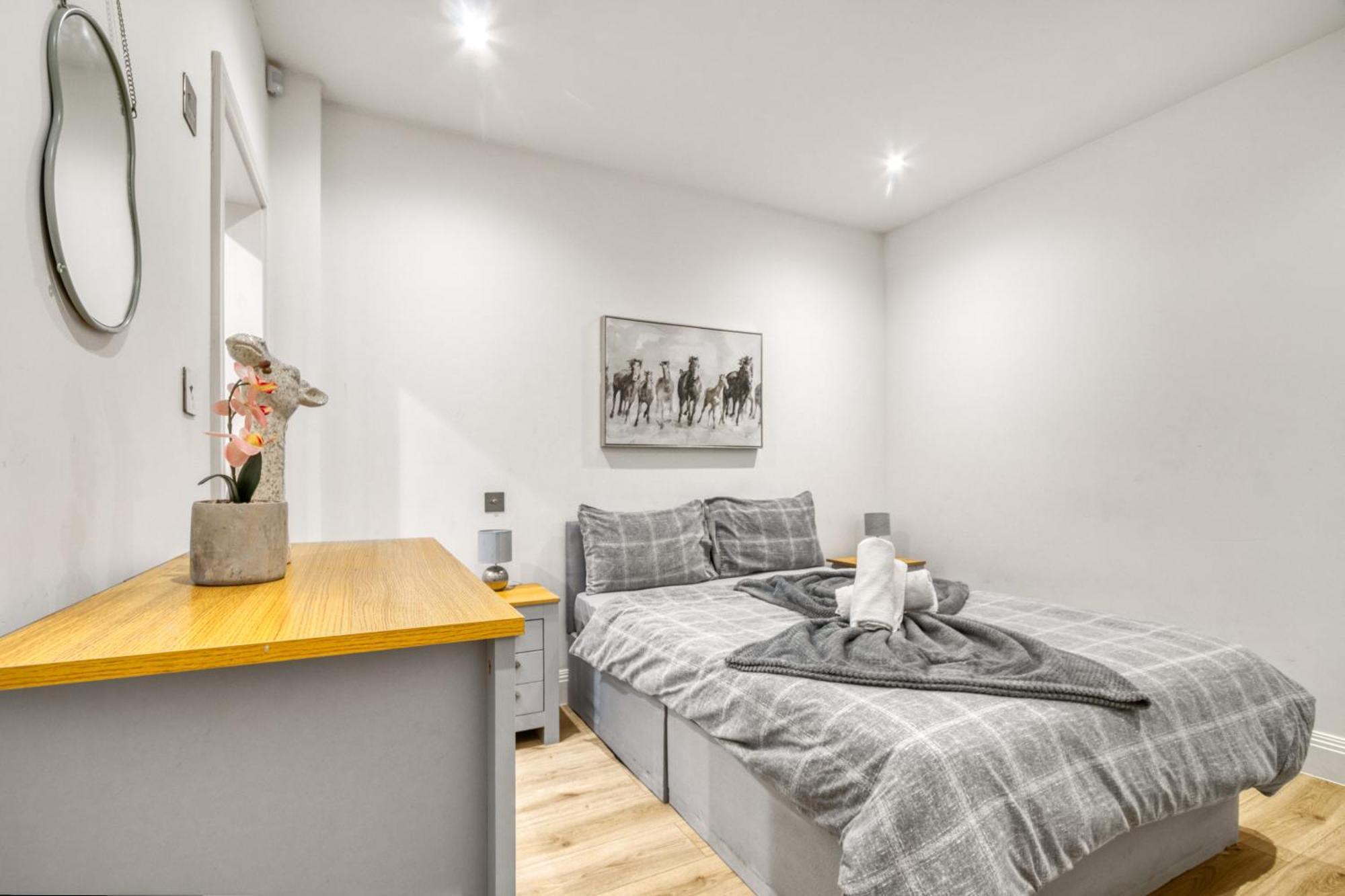 Stylish Beauty Ground Floor 1br 1ba Private Garden