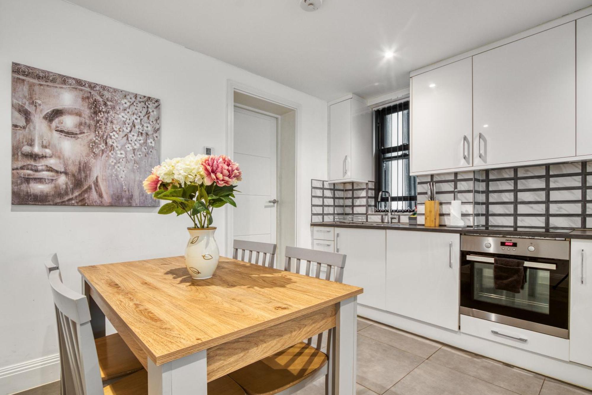 Stylish Beauty Ground Floor 1br 1ba Private Garden Apartment *