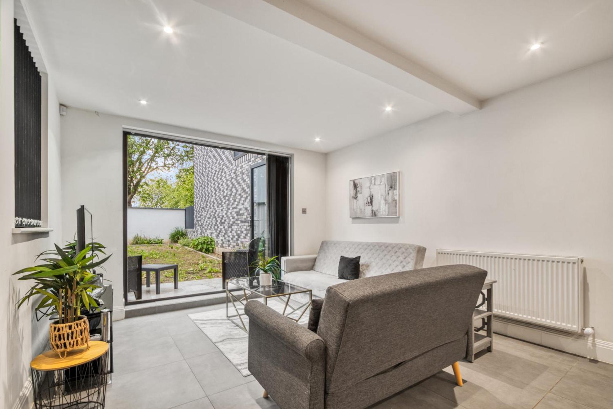 Stylish Beauty Ground Floor 1br 1ba Private Garden Apartment