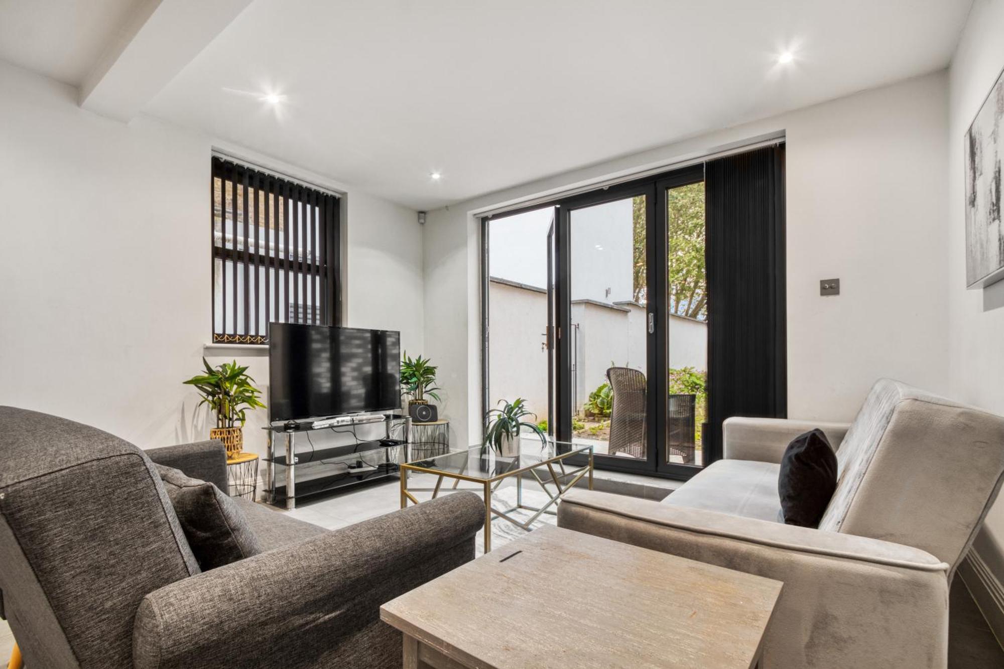 Stylish Beauty Ground Floor 1br 1ba Private Garden Apartment London