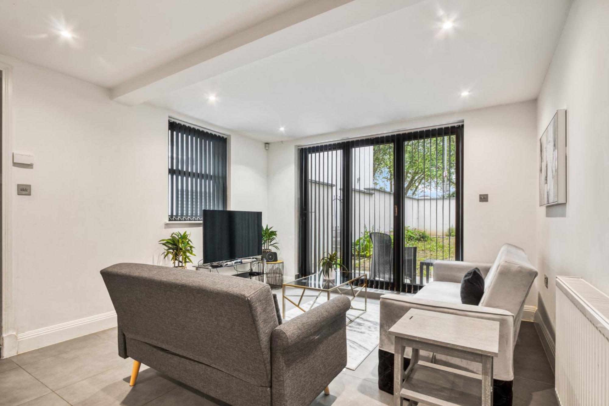 Stylish Beauty Ground Floor 1br 1ba Private Garden Apartment London