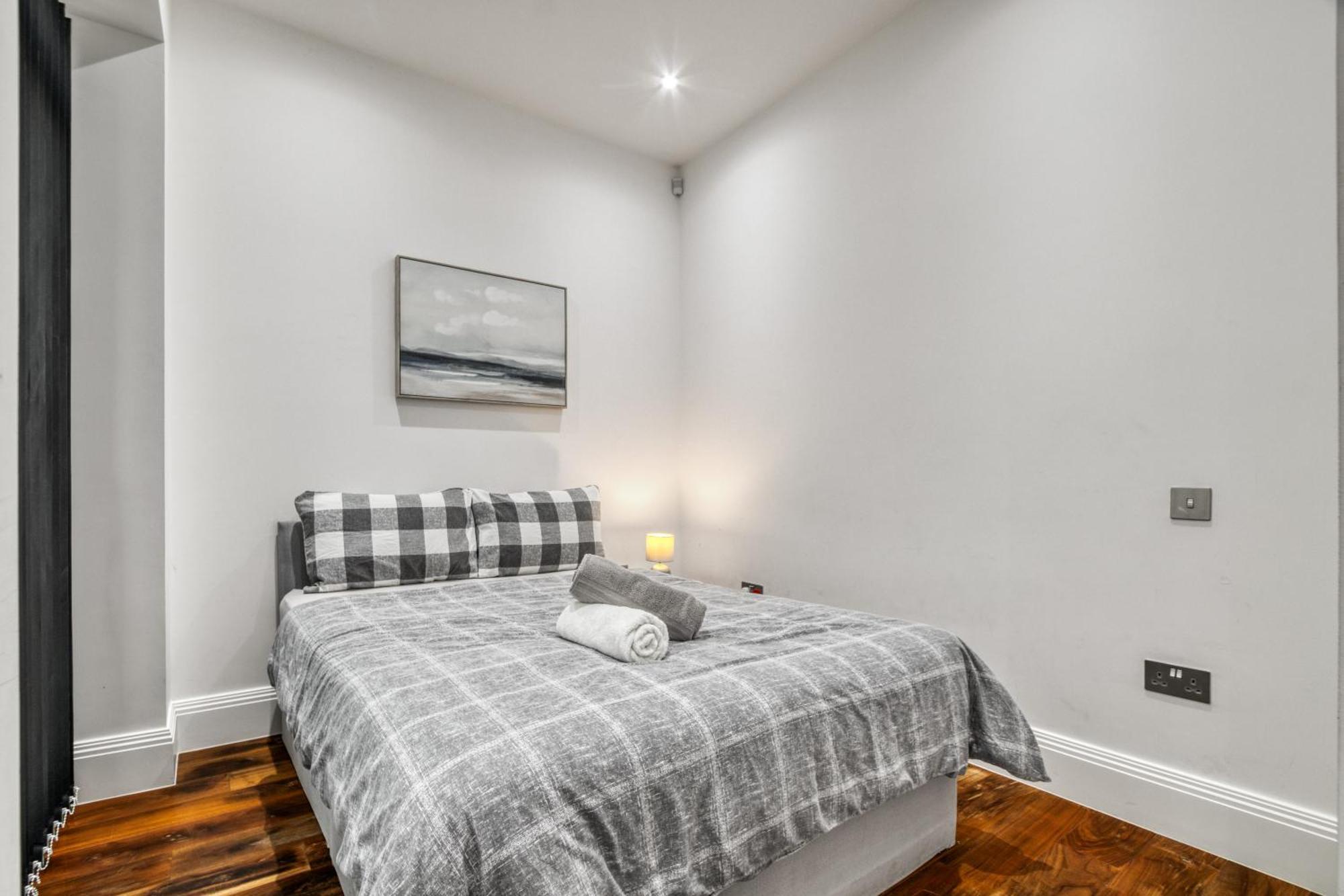 Elegant & Spacious House 3br 3ba Balcony Patio Apartment