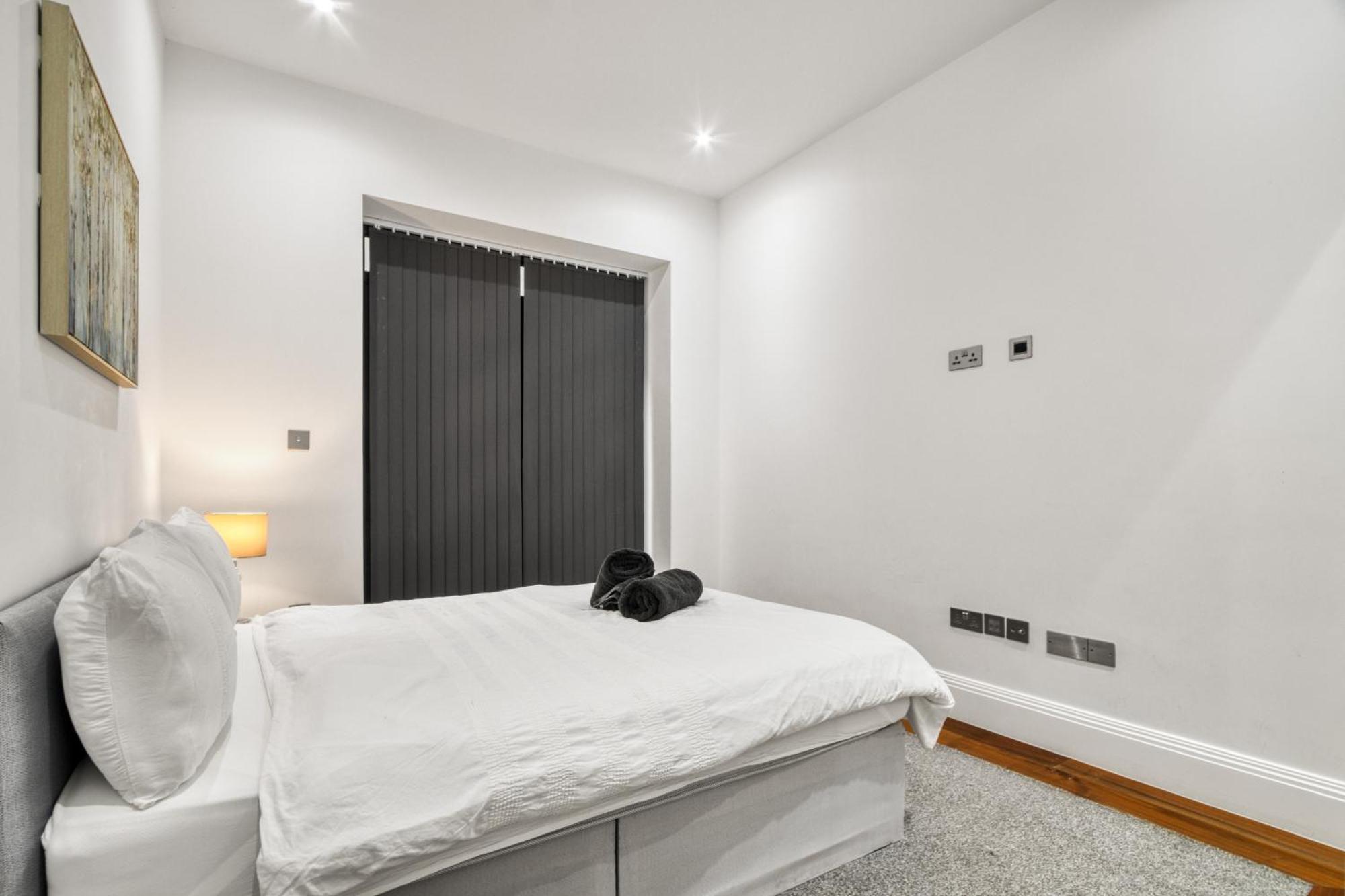 Elegant & Spacious House 3br 3ba Balcony Patio