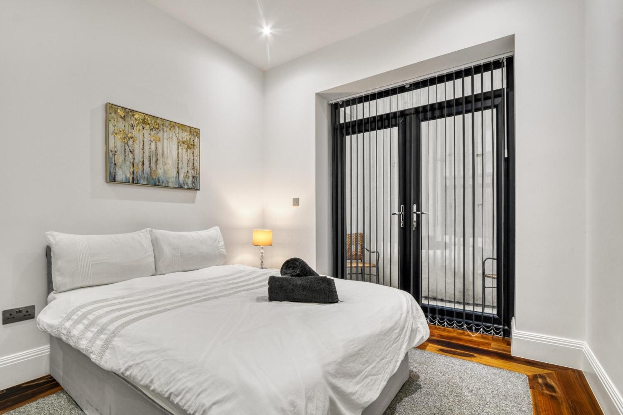 Elegant & Spacious House 3br 3ba Balcony Patio * London