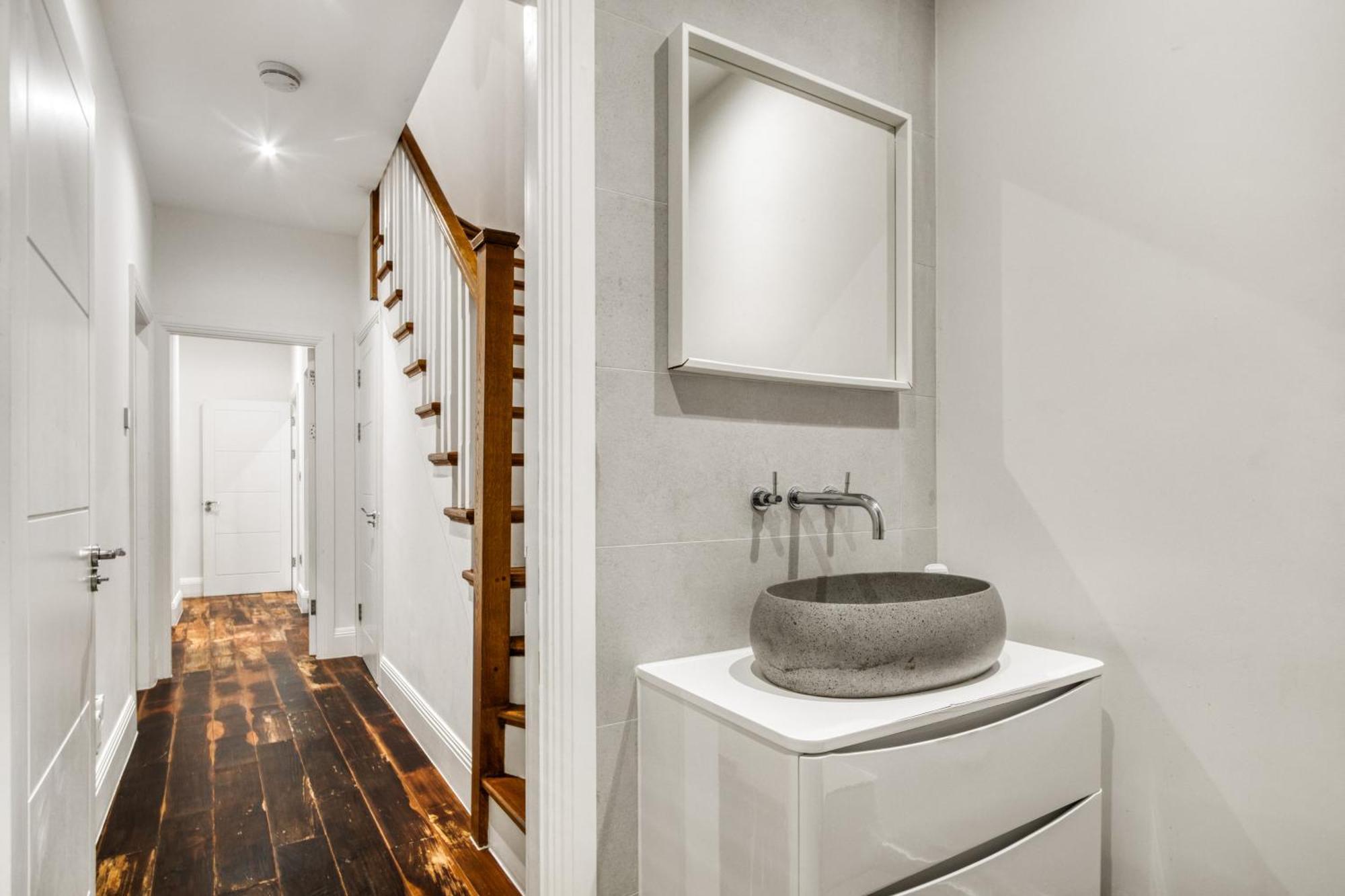 Elegant & Spacious House 3br 3ba Balcony Patio *