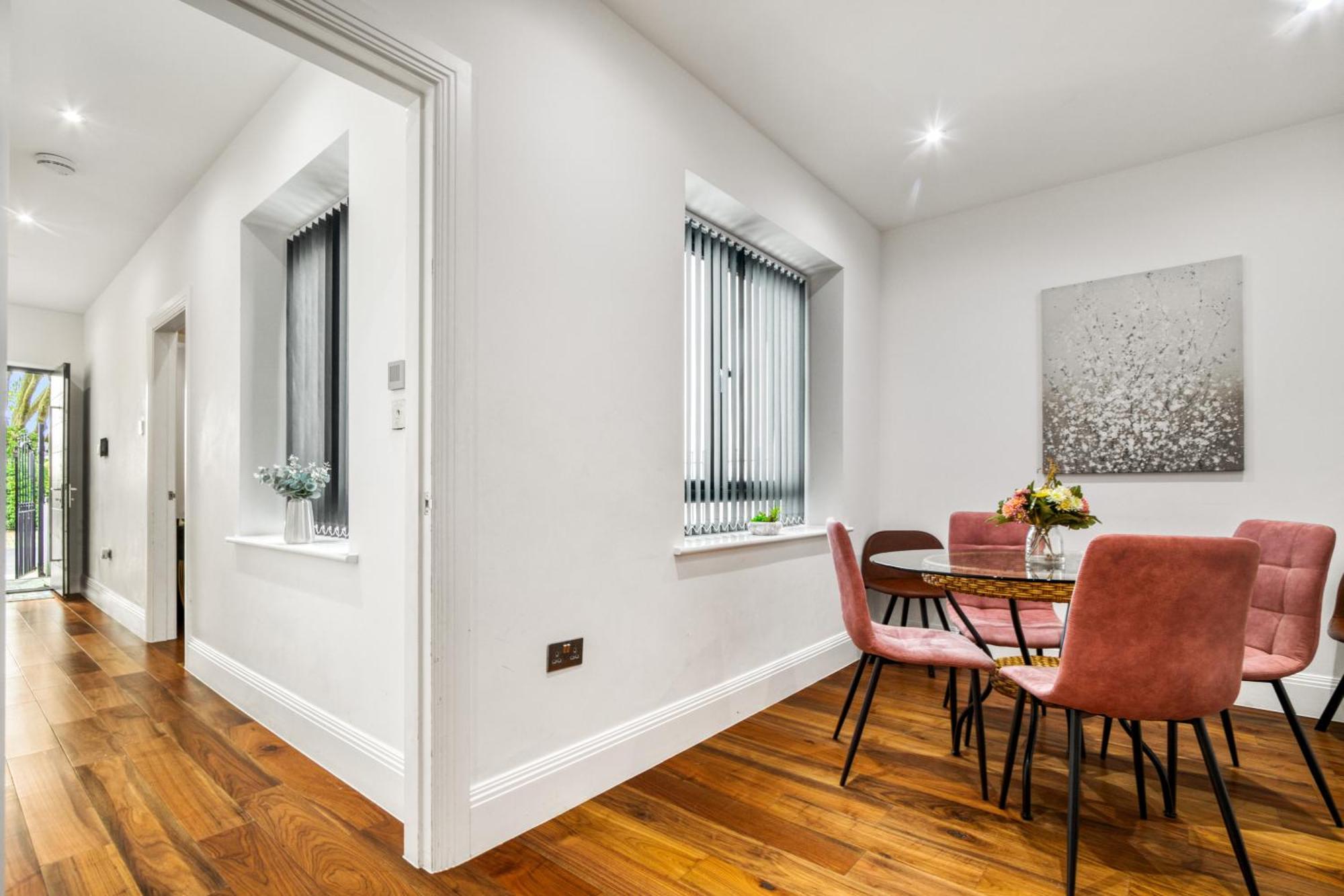 Elegant & Spacious House 3br 3ba Balcony Patio