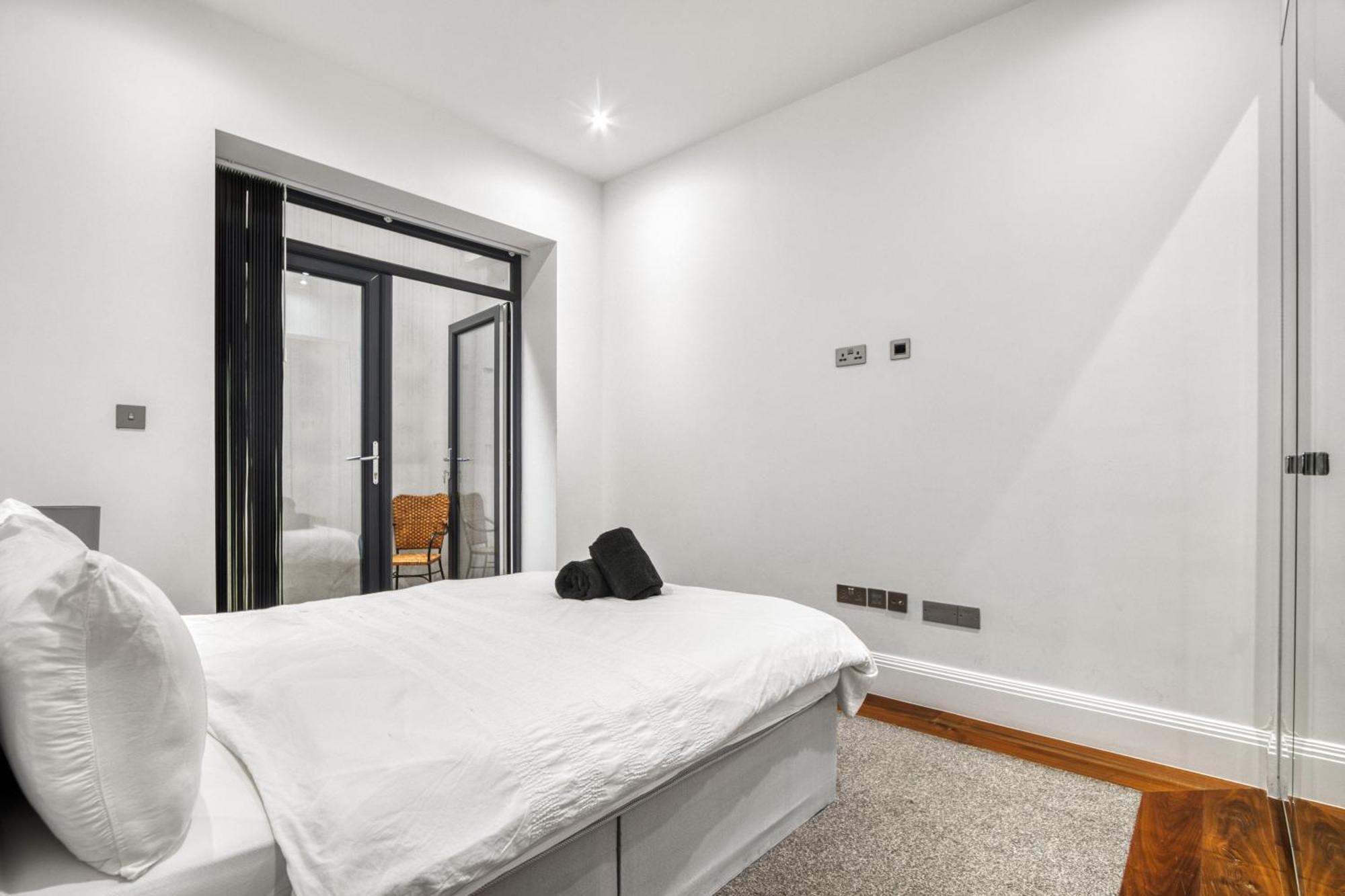 Elegant & Spacious House 3br 3ba Balcony Patio Apartment