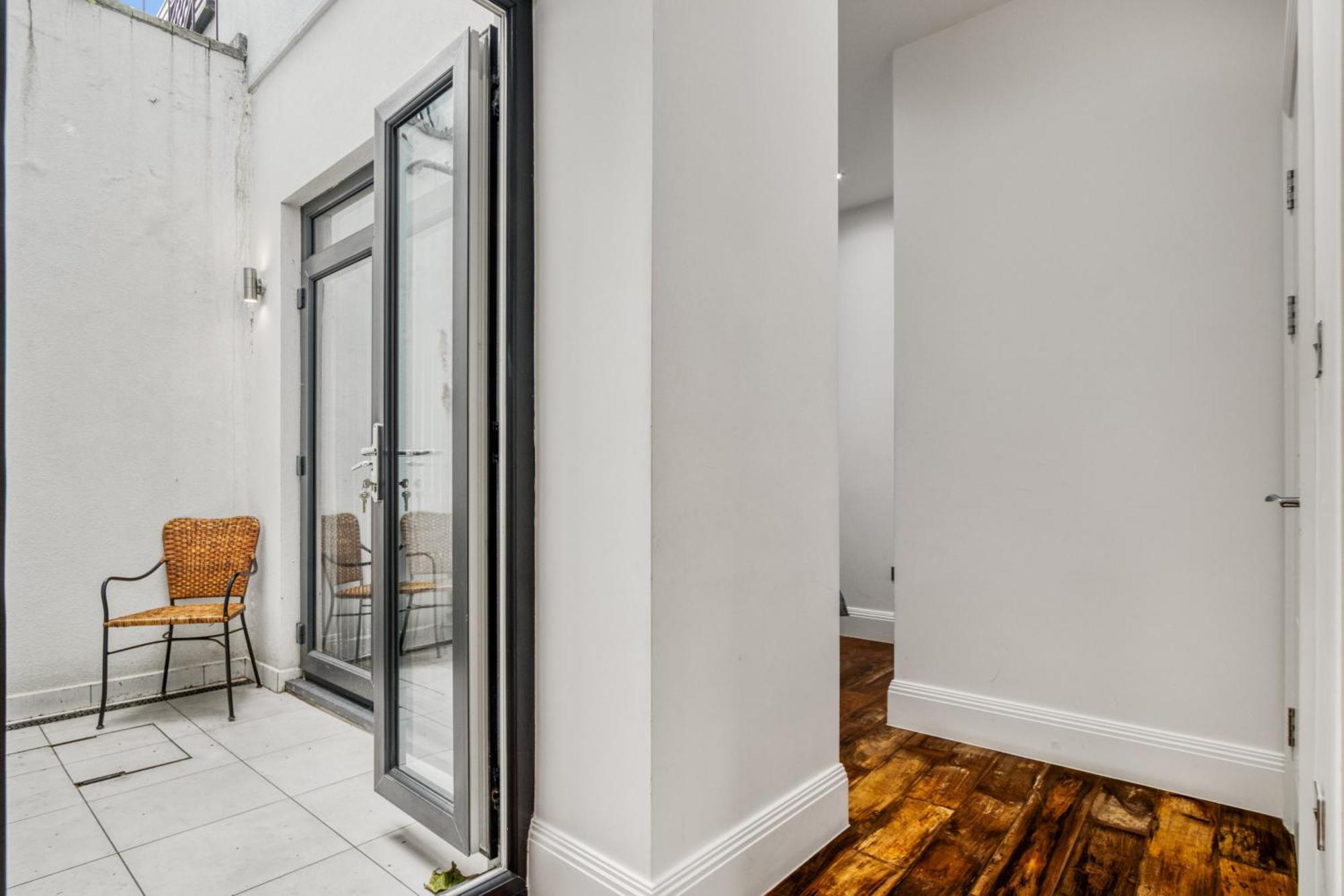 Apartment Elegant & Spacious House 3br 3ba Balcony Patio *