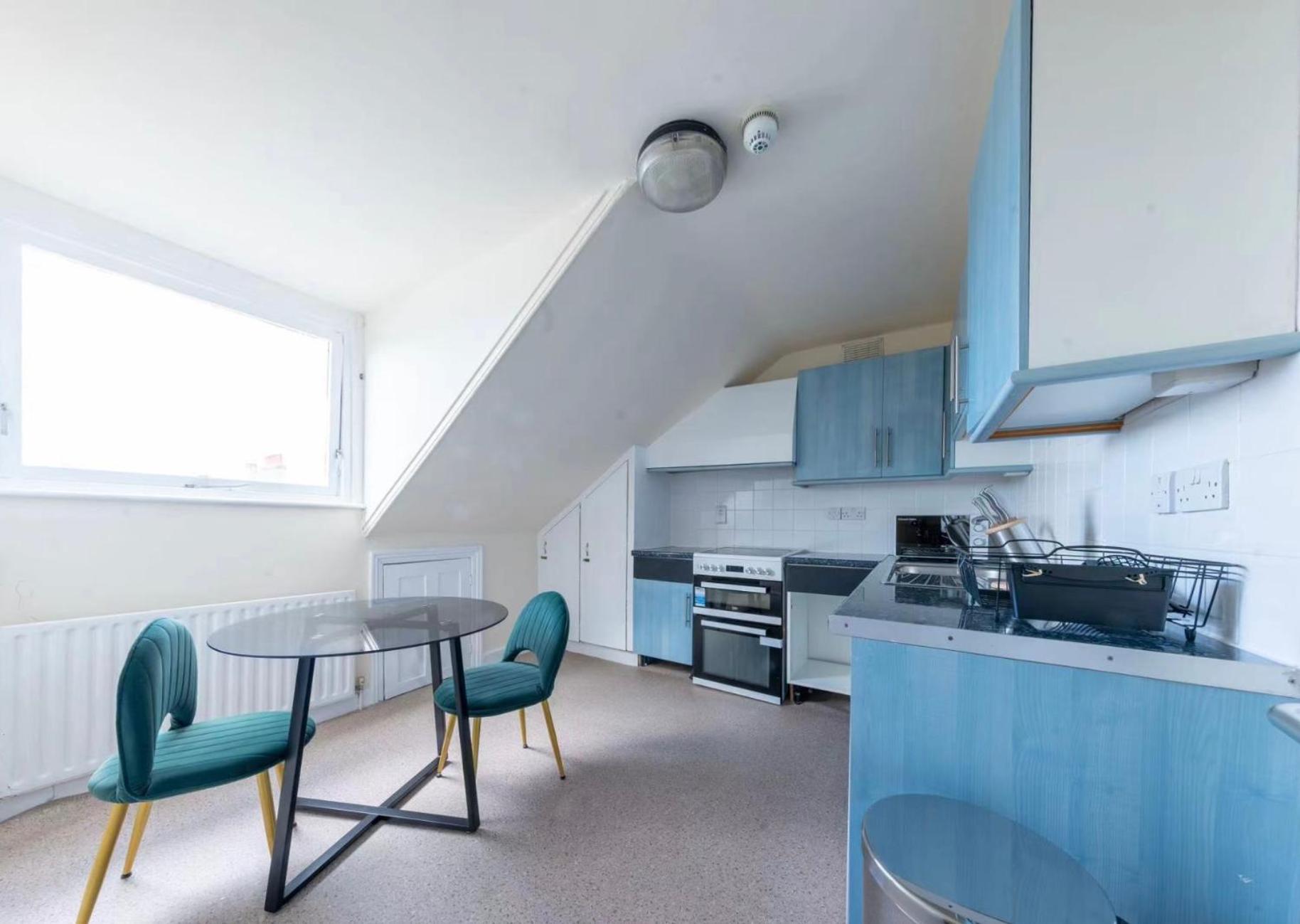 Spacious Double In Camden Town Apartment *