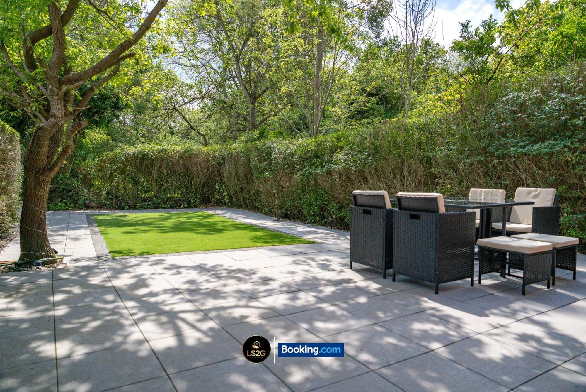 Holiday home Amazing 3 Bedroom House By Ls2g Short Lets & Serviced Greater With Free Parking