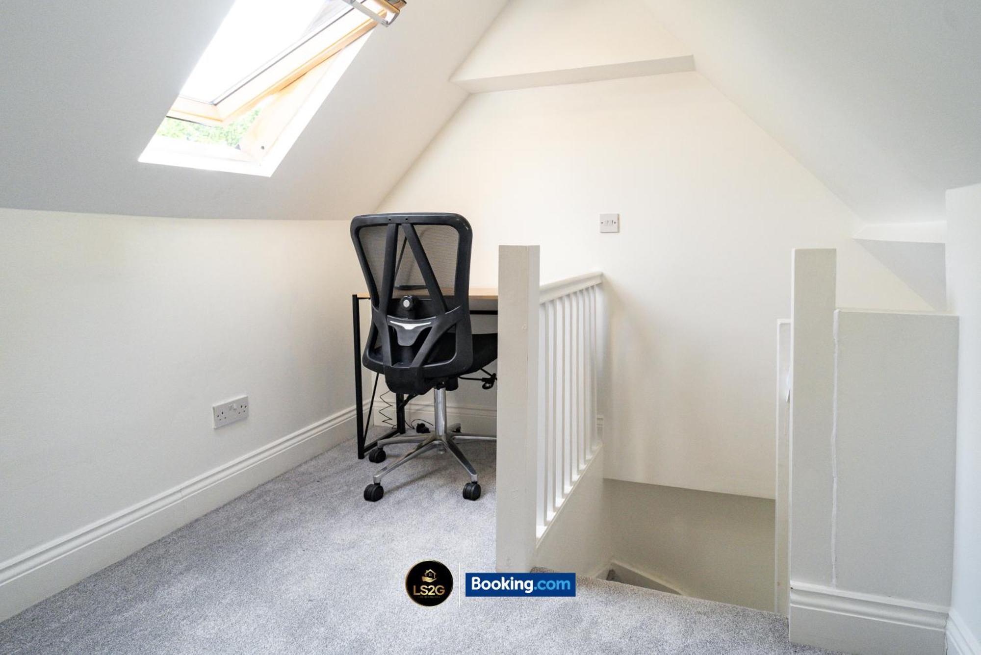Amazing 3 Bedroom House By Ls2g Short Lets & Serviced Greater With Free Parking Holiday home