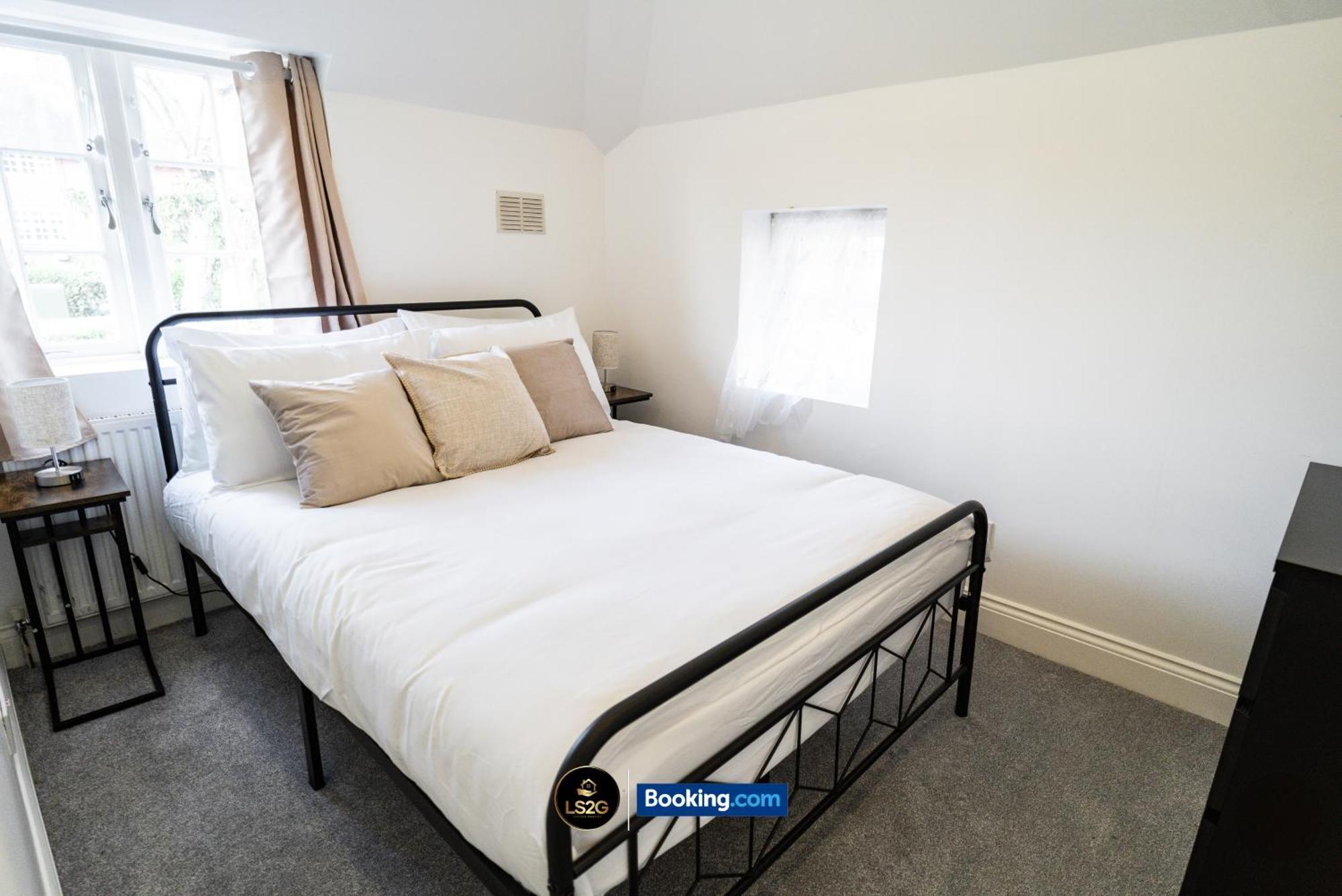 Amazing 3 Bedroom House By Ls2g Short Lets & Serviced Greater With Free Parking Holiday home