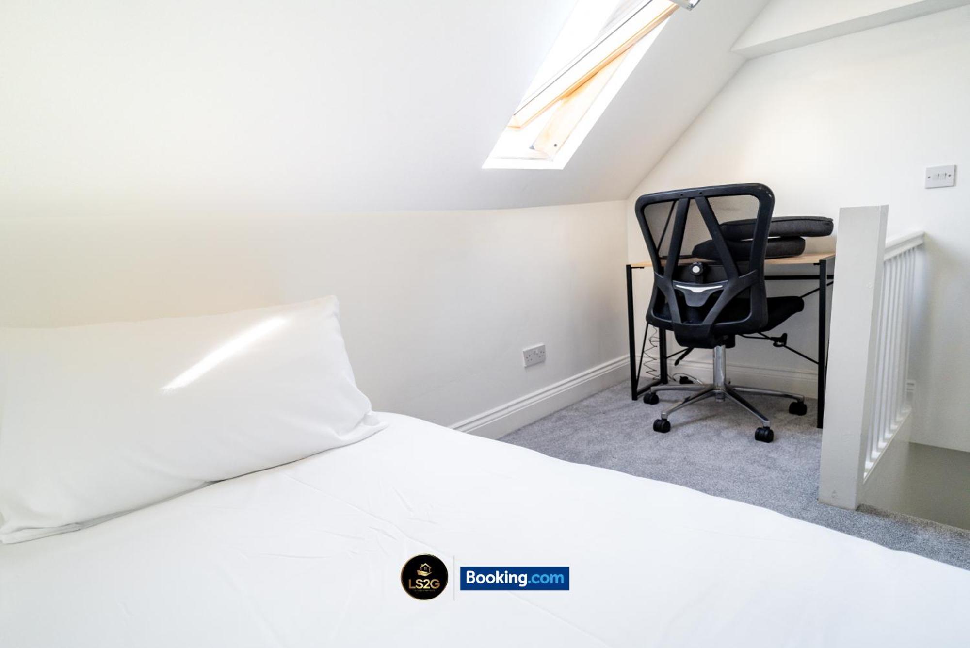 Amazing 3 Bedroom House By Ls2g Short Lets & Serviced Greater With Free Parking Holiday home
