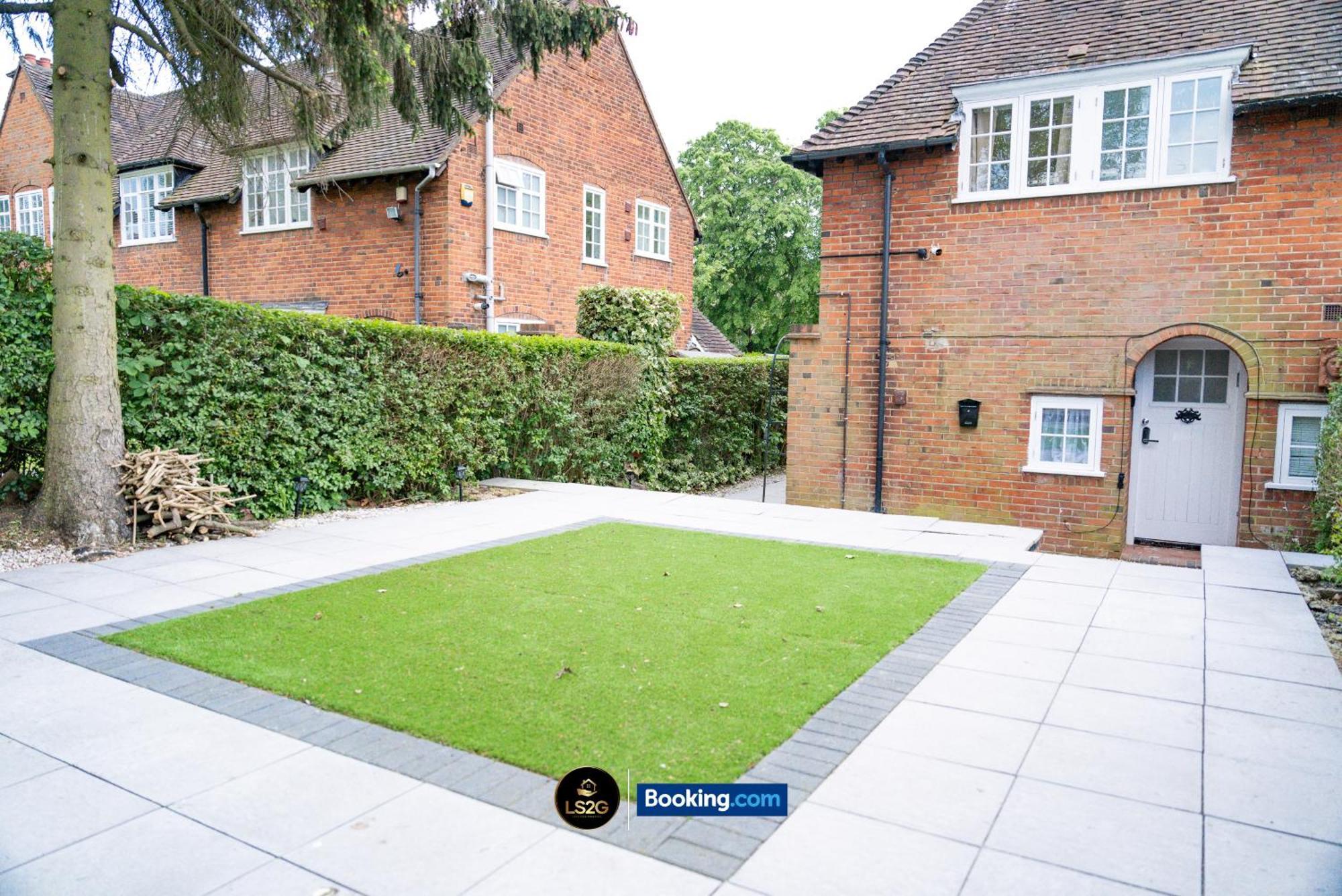 Amazing 3 Bedroom House By Ls2g Short Lets & Serviced Greater With Free Parking Holiday home