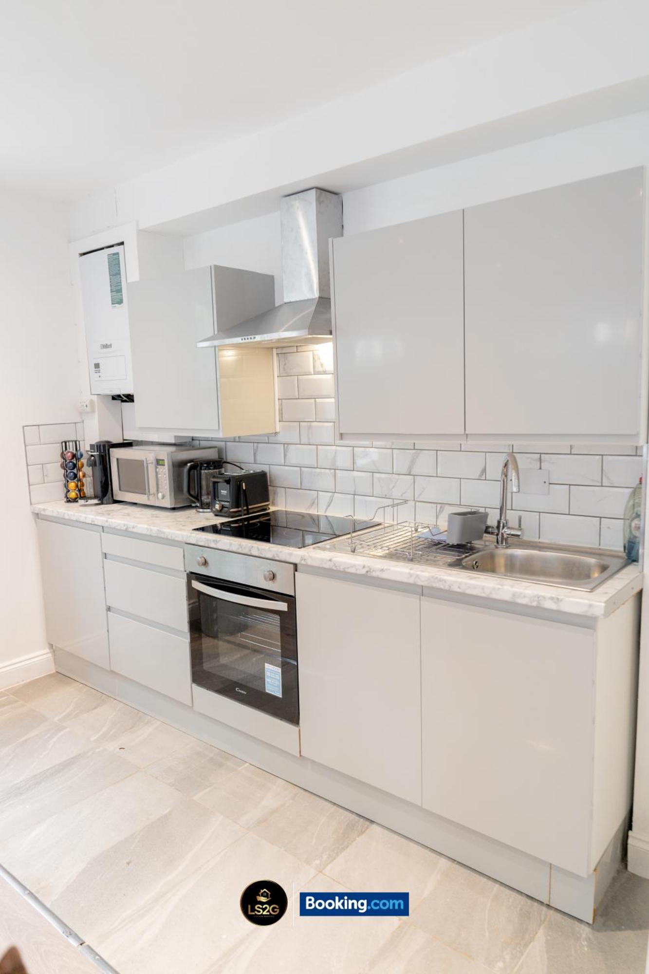 Amazing 3 Bedroom House By Ls2g Short Lets & Serviced Greater With Free Parking Holiday home London