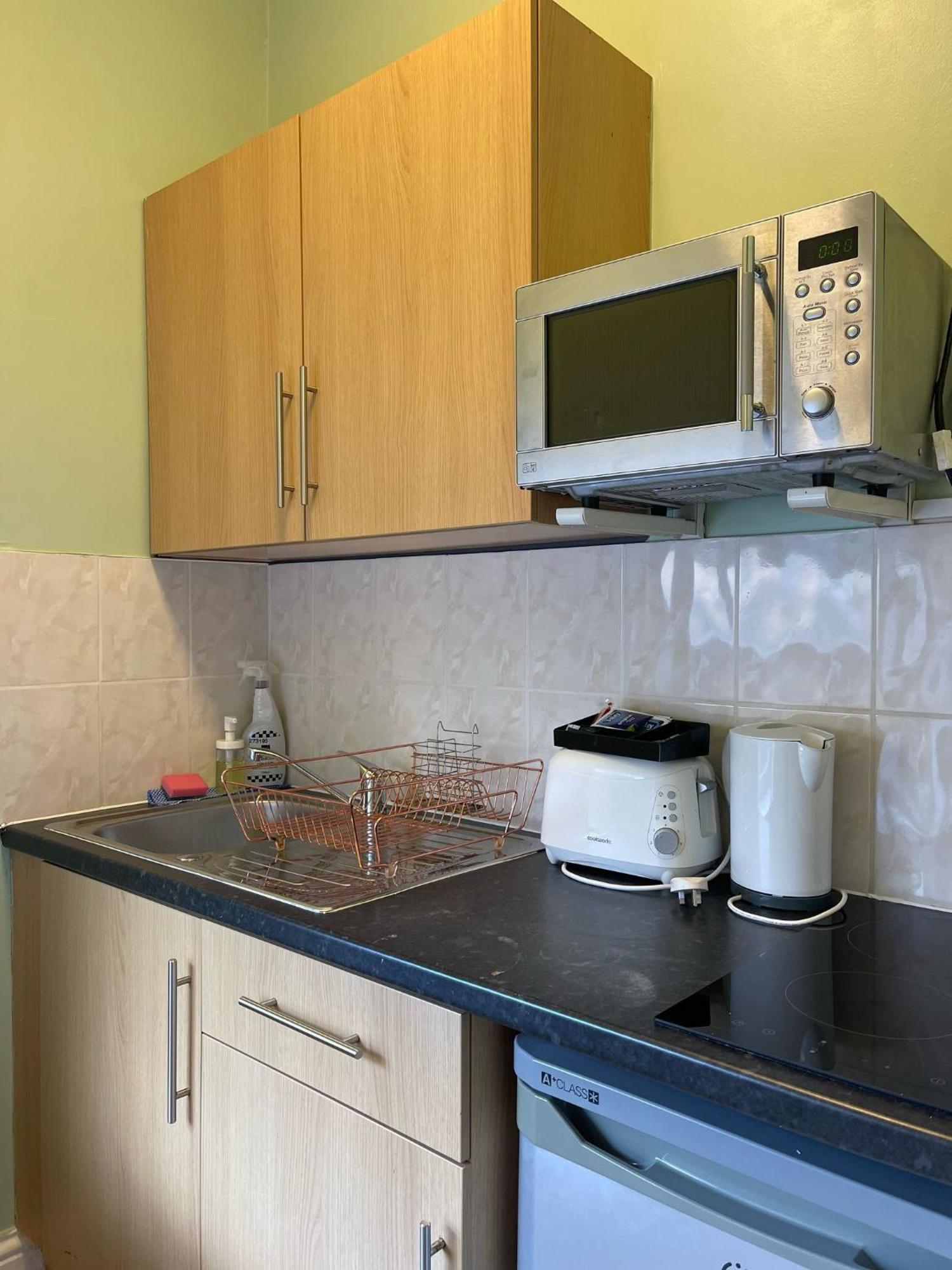 Simple Triple In King's Cross Apartment *